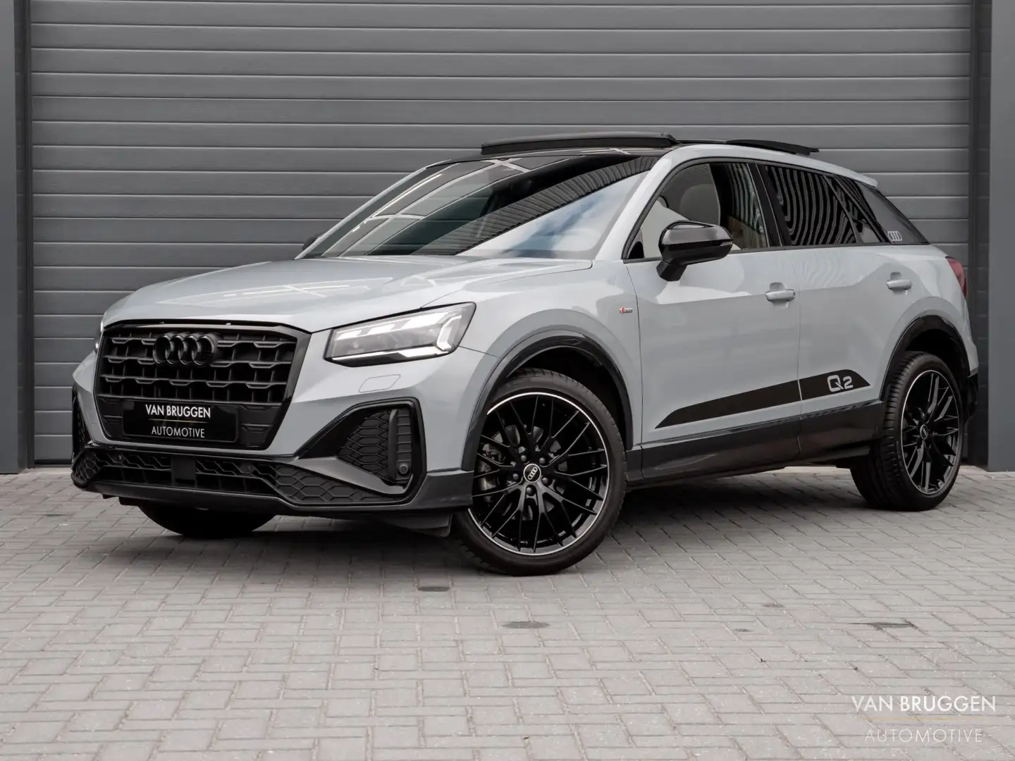 Audi Q2 35 TFSI S-Line 8500km Pano Sfeer Camera BTW Keyles Grijs - 1