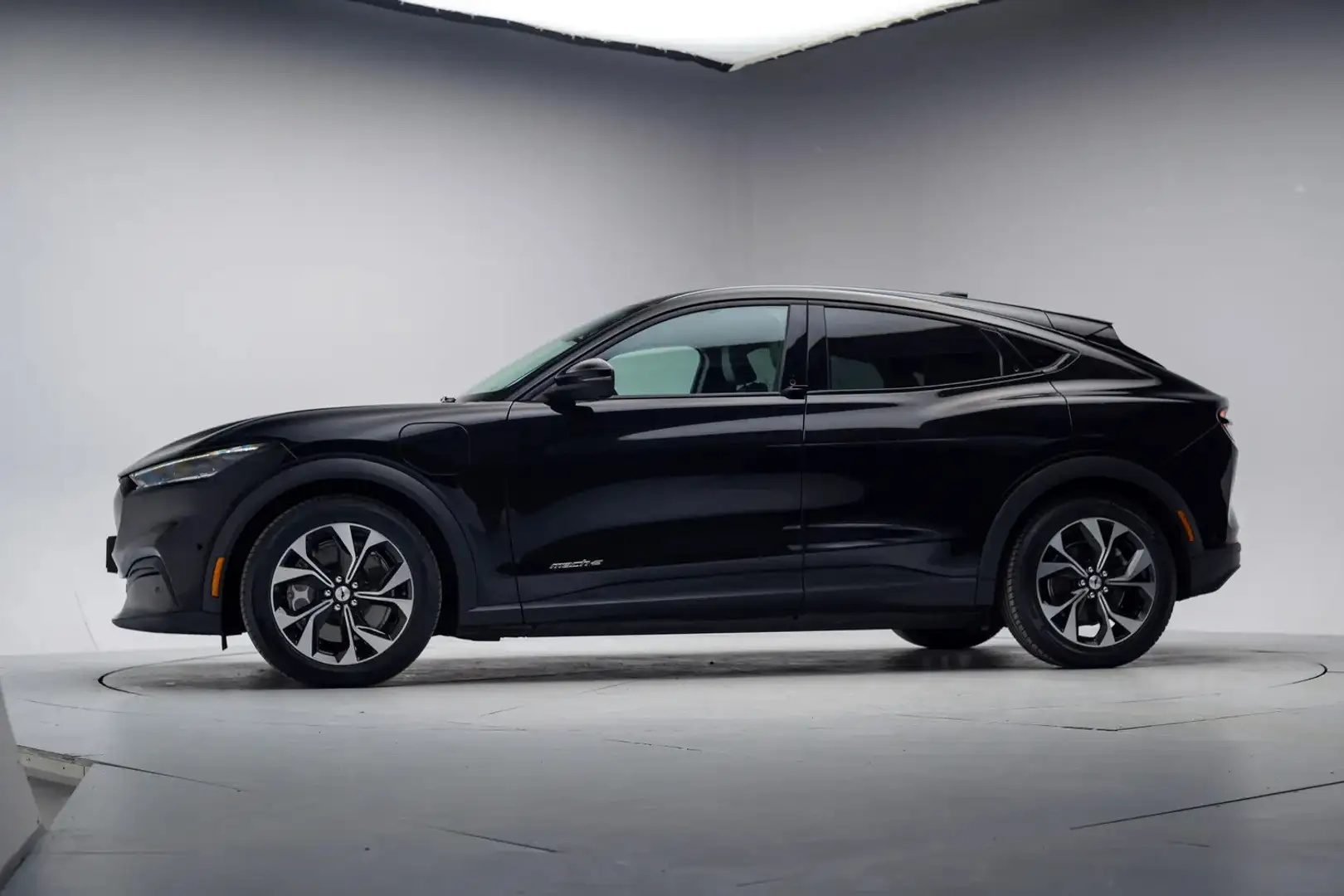 Ford Mustang Mach-E RWD 75 kWh 3 fase [ Leder B&O LED Stoelverwarming Zwart - 2