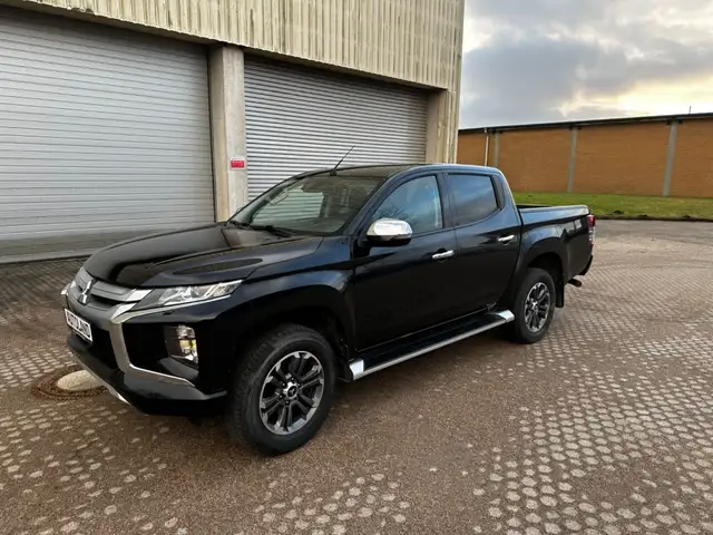 Mitsubishi L200 Automat*Top Doppelkabine 4WD*360°Kam*AHK*