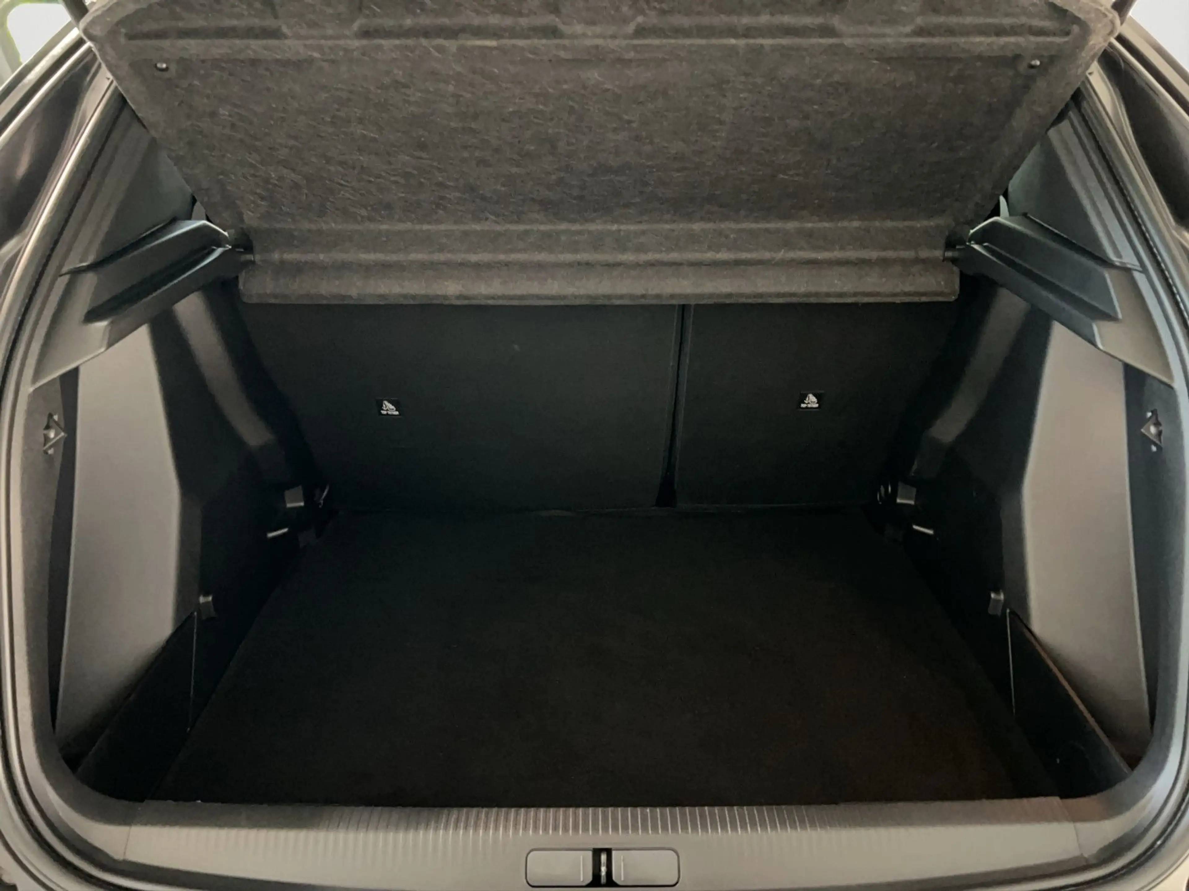 Peugeot 2008 PureTech 130 Active AHK+Sitzhz.+180°Kamera — photo 15