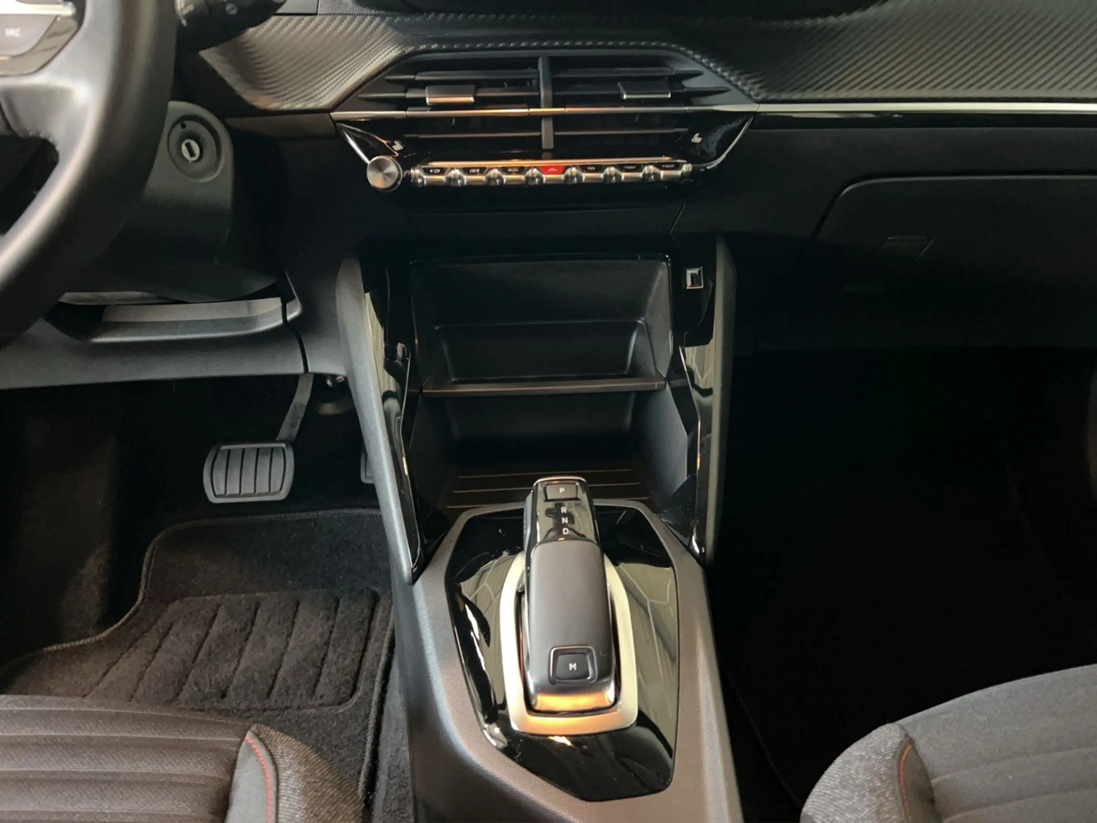 Peugeot 2008 PureTech 130 Active AHK+Sitzhz.+180°Kamera — photo 12