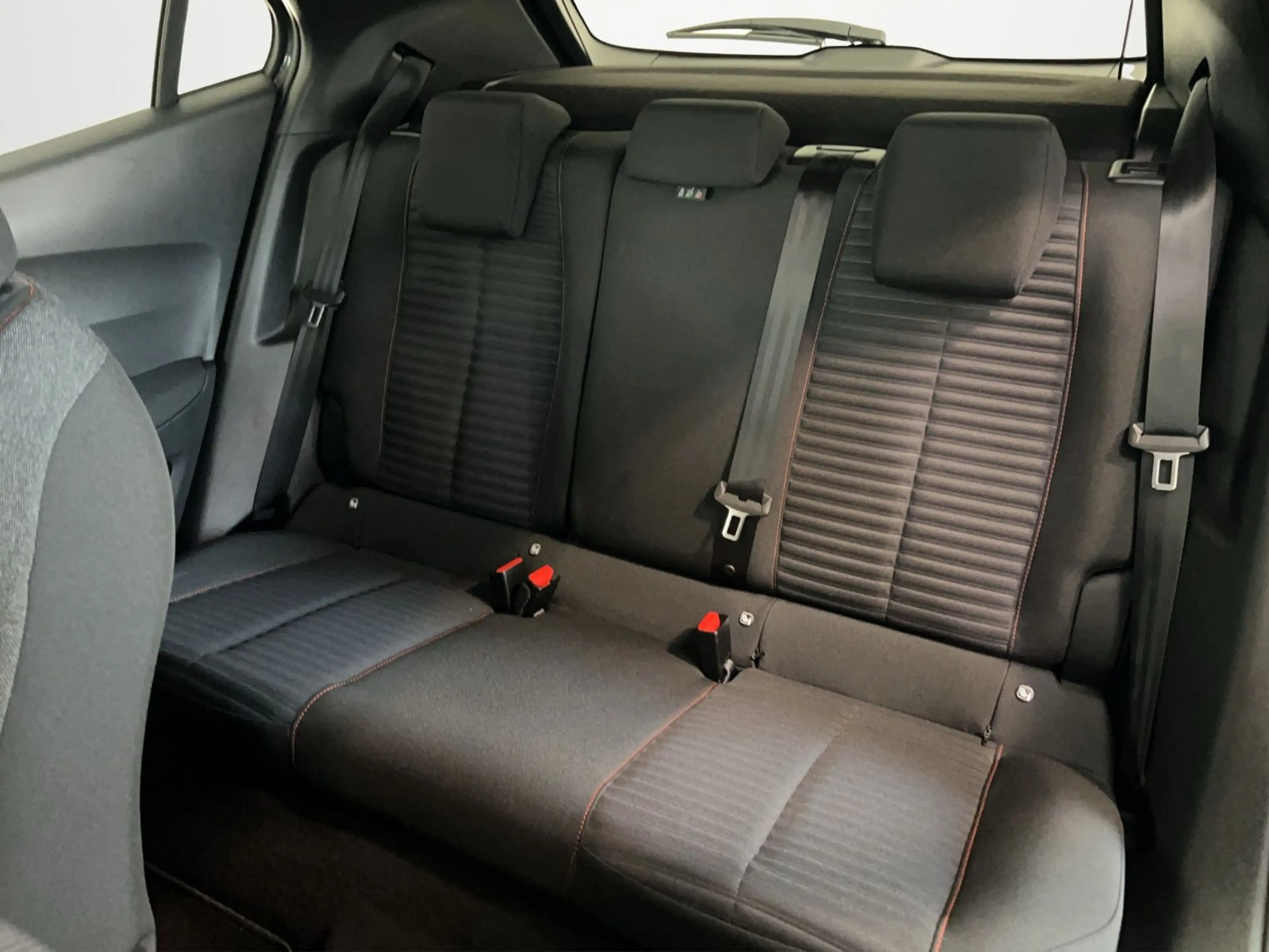 Peugeot 2008 PureTech 130 Active AHK+Sitzhz.+180°Kamera — photo 14