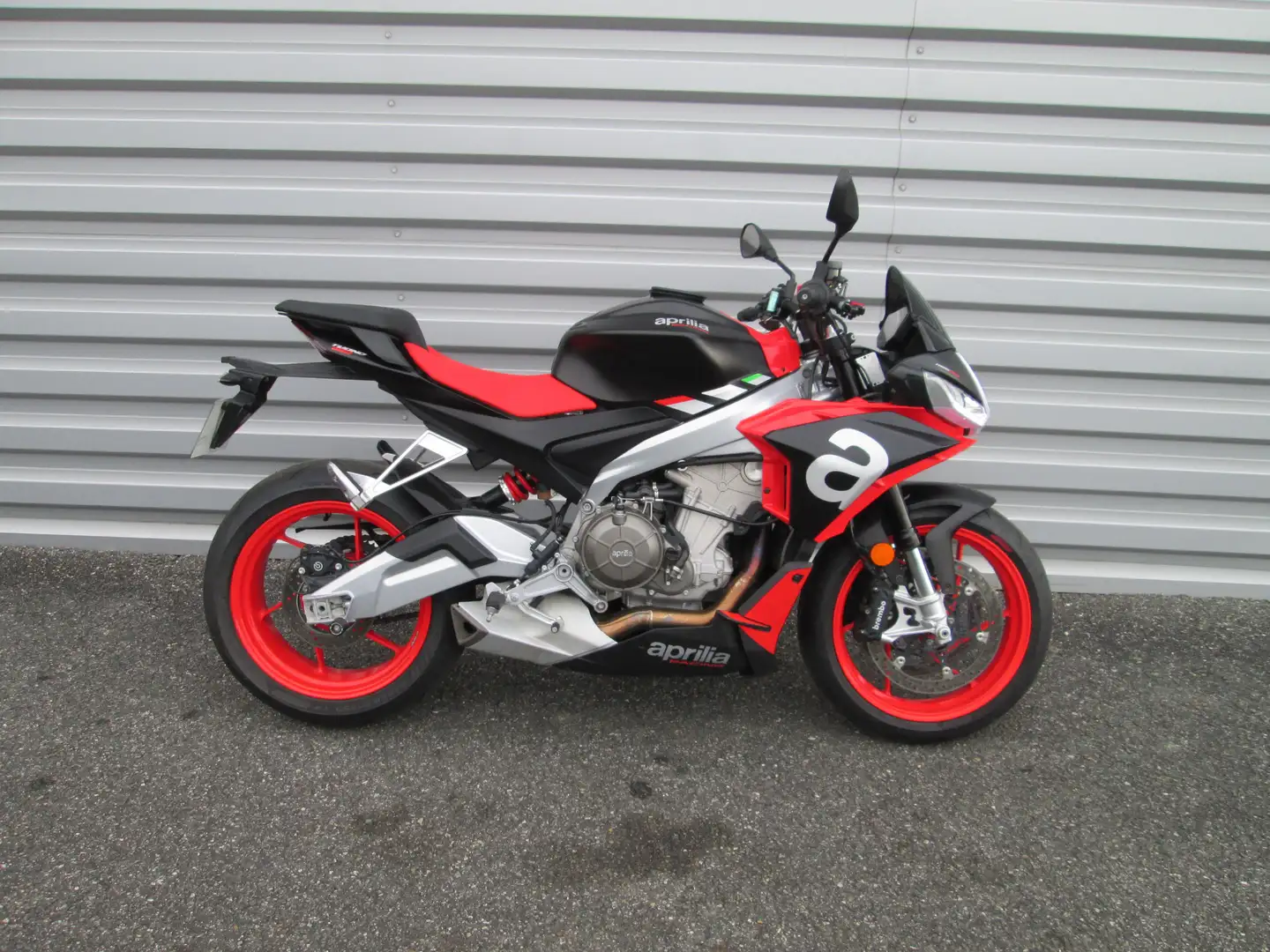 Aprilia Tuono Roşu - 2