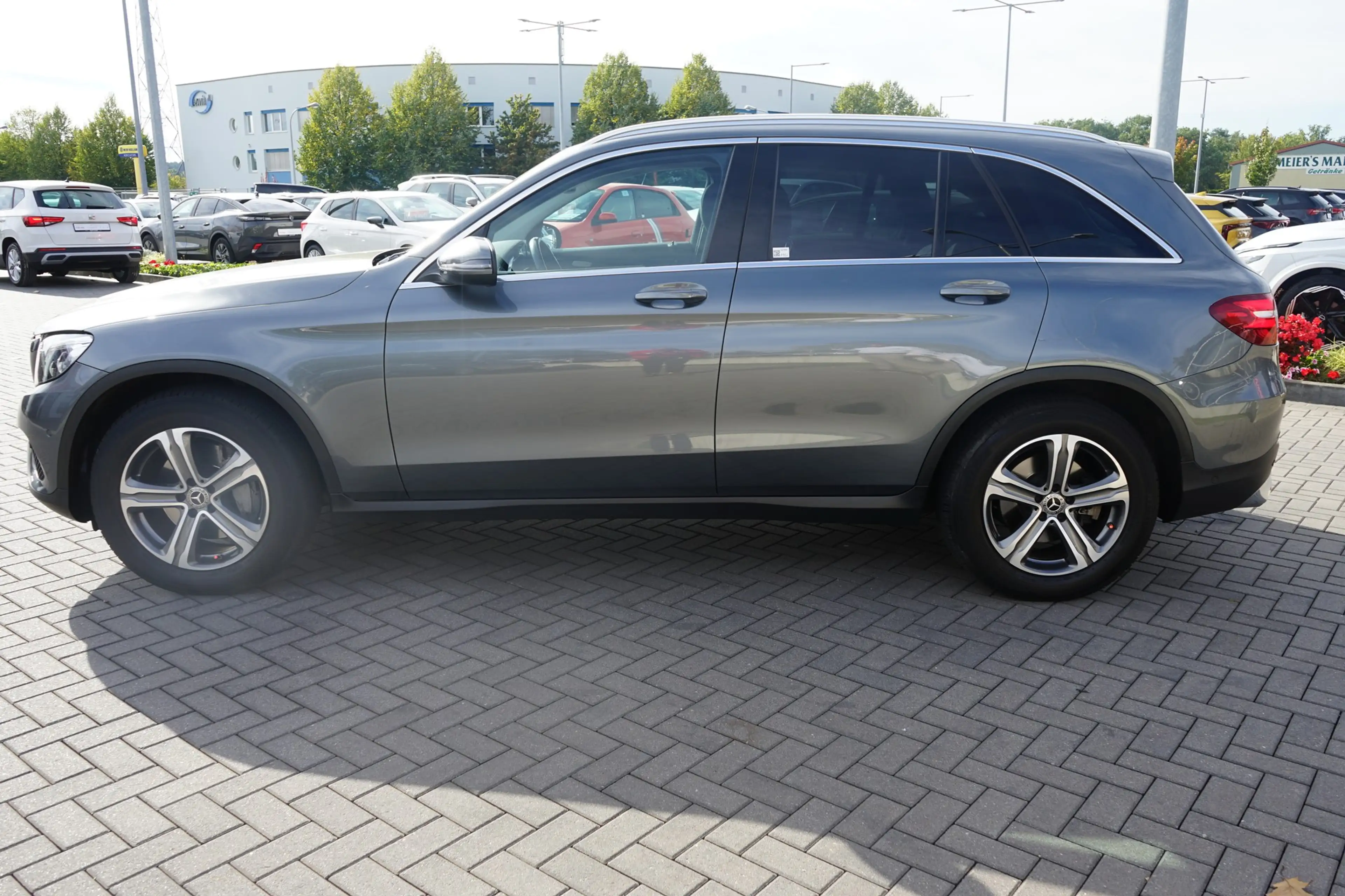 Mercedes-Benz GLC 250 d 4Matic LED Navi AHK Kamera Sitzheizung — photo 9