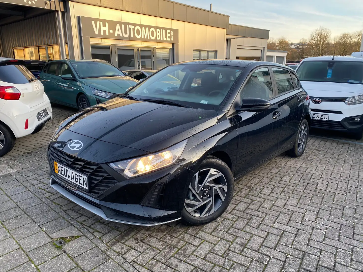 Hyundai i20 16"ALU*NAVI&RÜCKFAHRKAMERA*PDC hint*Winterpaket Nero - 1