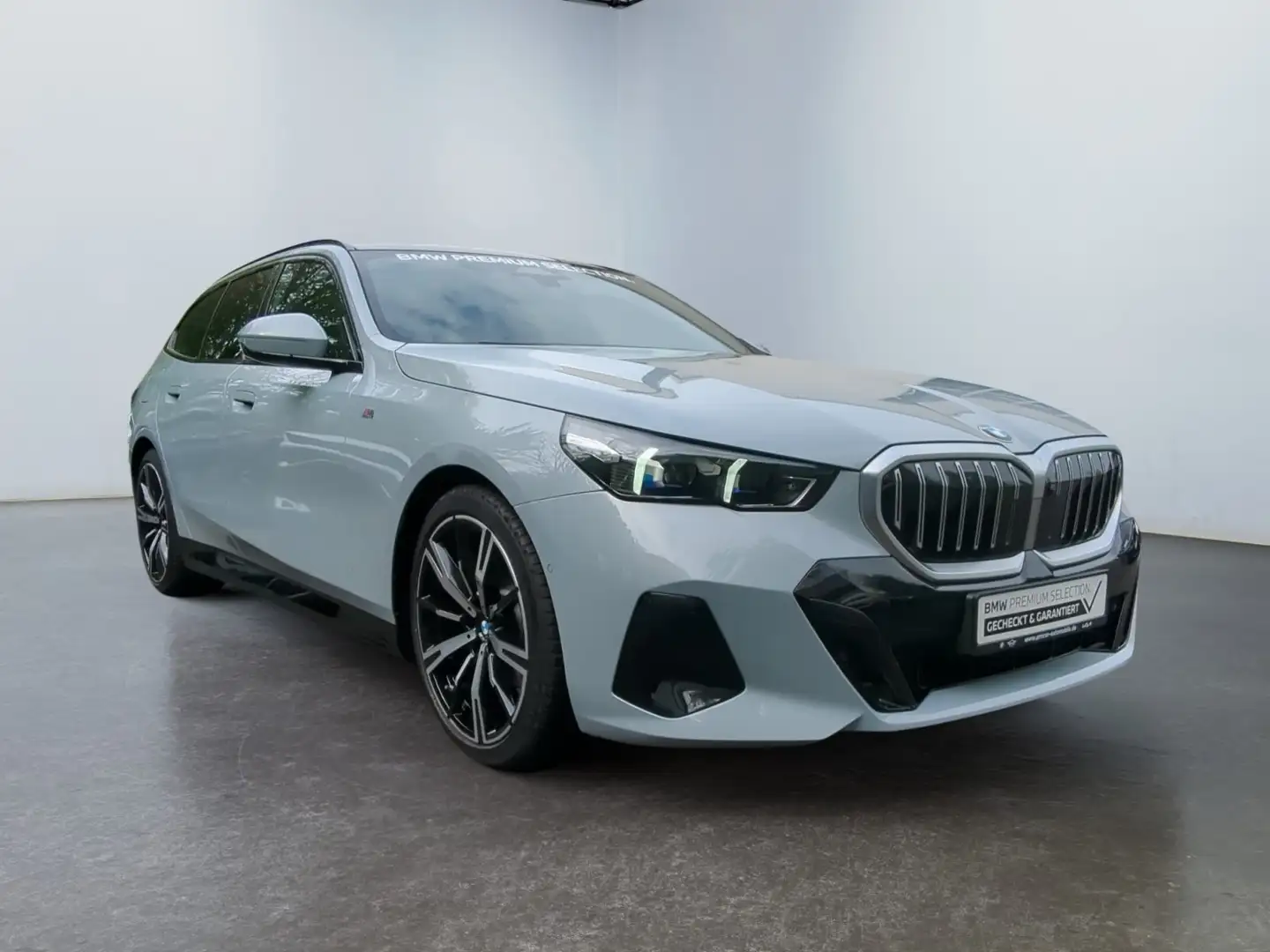 BMW 520 d Touring M Sport HUD PANO ACC 360°KAM RFK Grau - 2