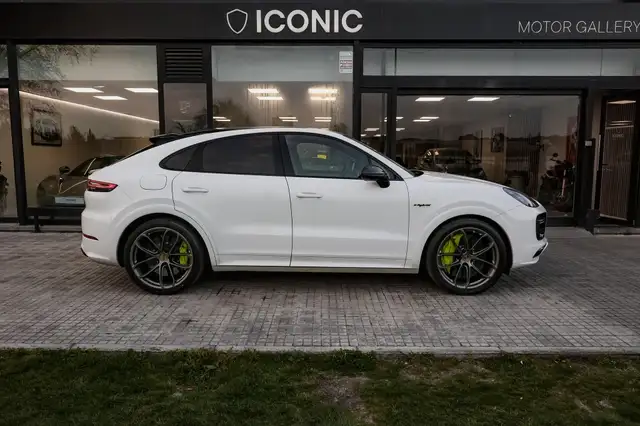 Porsche Cayenne view 5