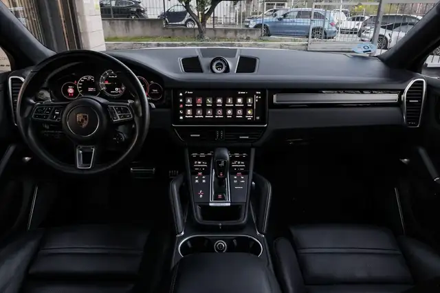 Porsche Cayenne view 15