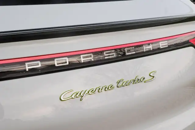 Porsche Cayenne view 9