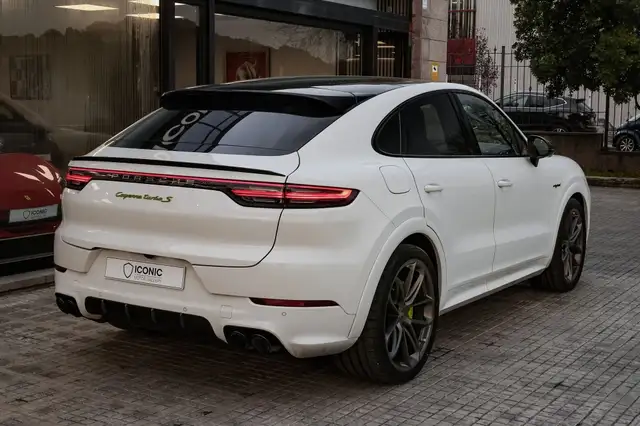 Porsche Cayenne view 6