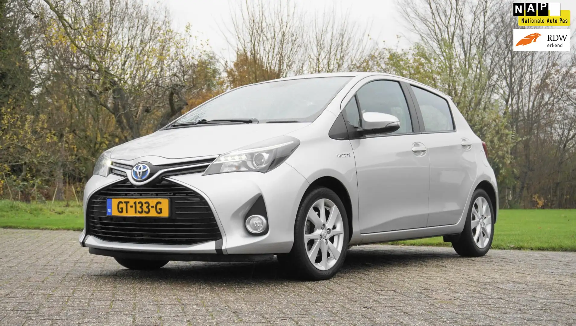 Toyota Yaris 1.5 Hybrid Dynamic Ecc Camera navigatie trekhaak Grijs - 1
