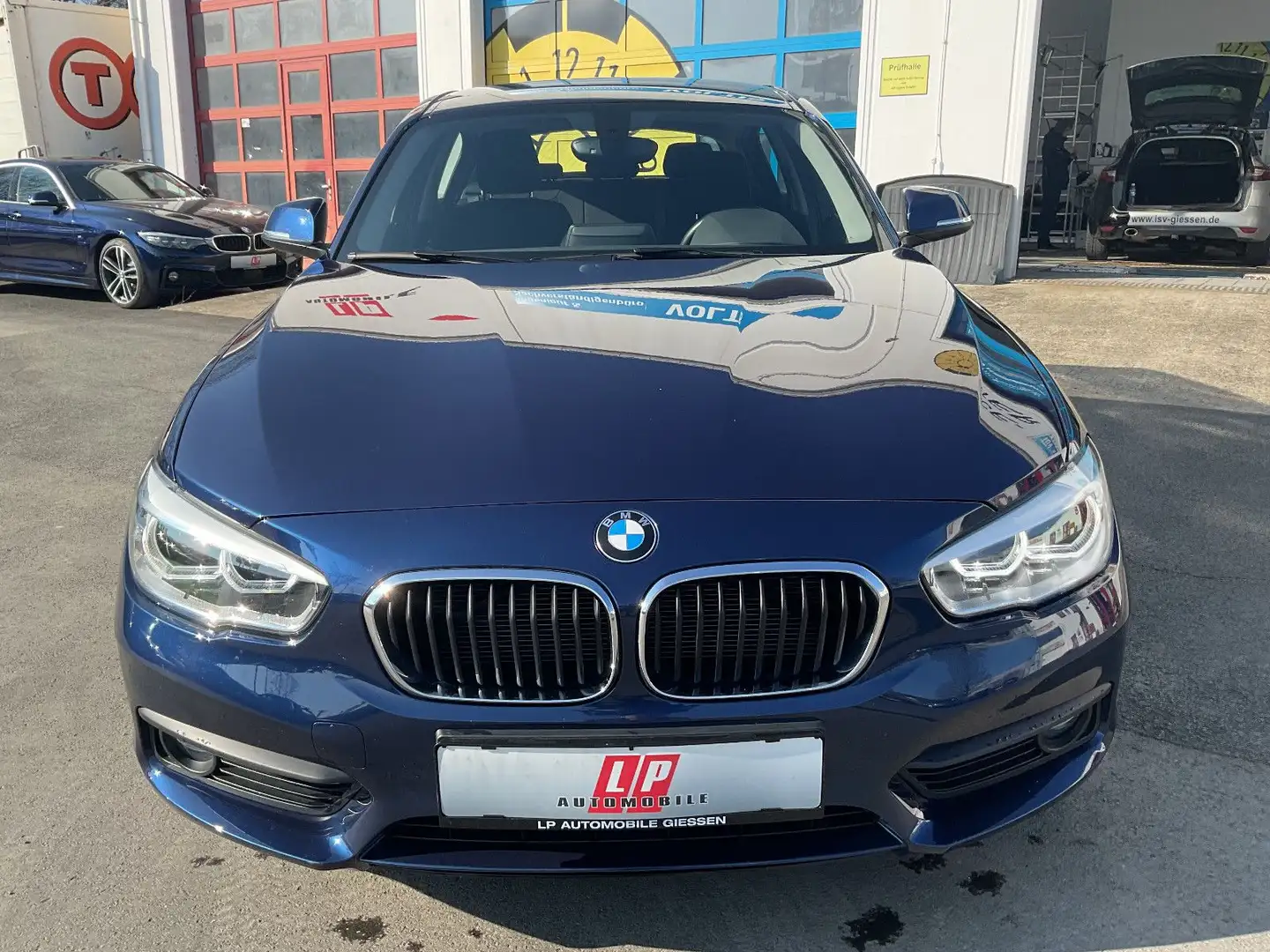 BMW 118 i Advantage Aut.Xenon PDC Tempomat AHK 1Hand Blau - 2