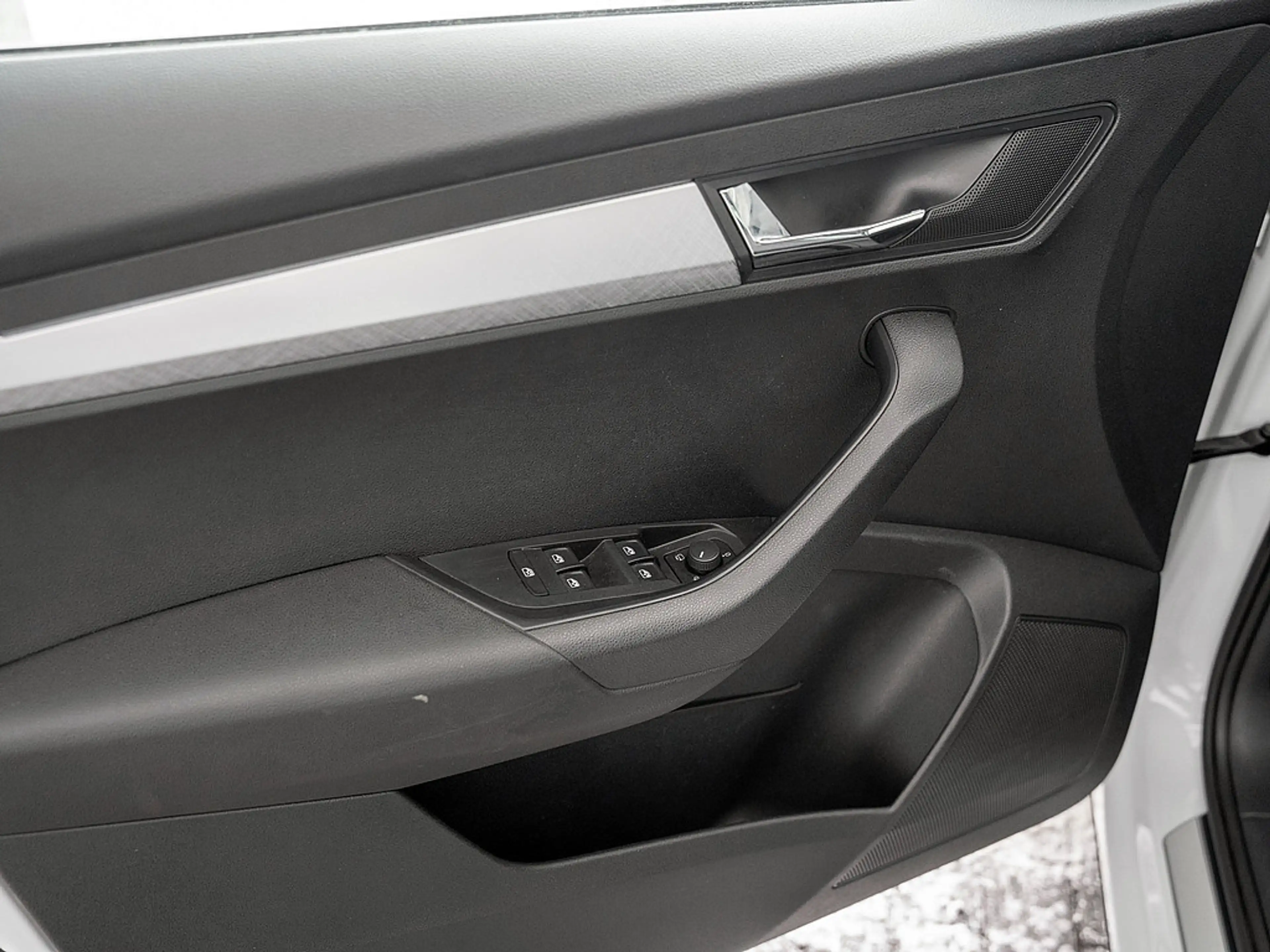 Skoda Karoq 1.5 TSI Tour DSG ACC Navi PDC SHZ DAB — photo 13