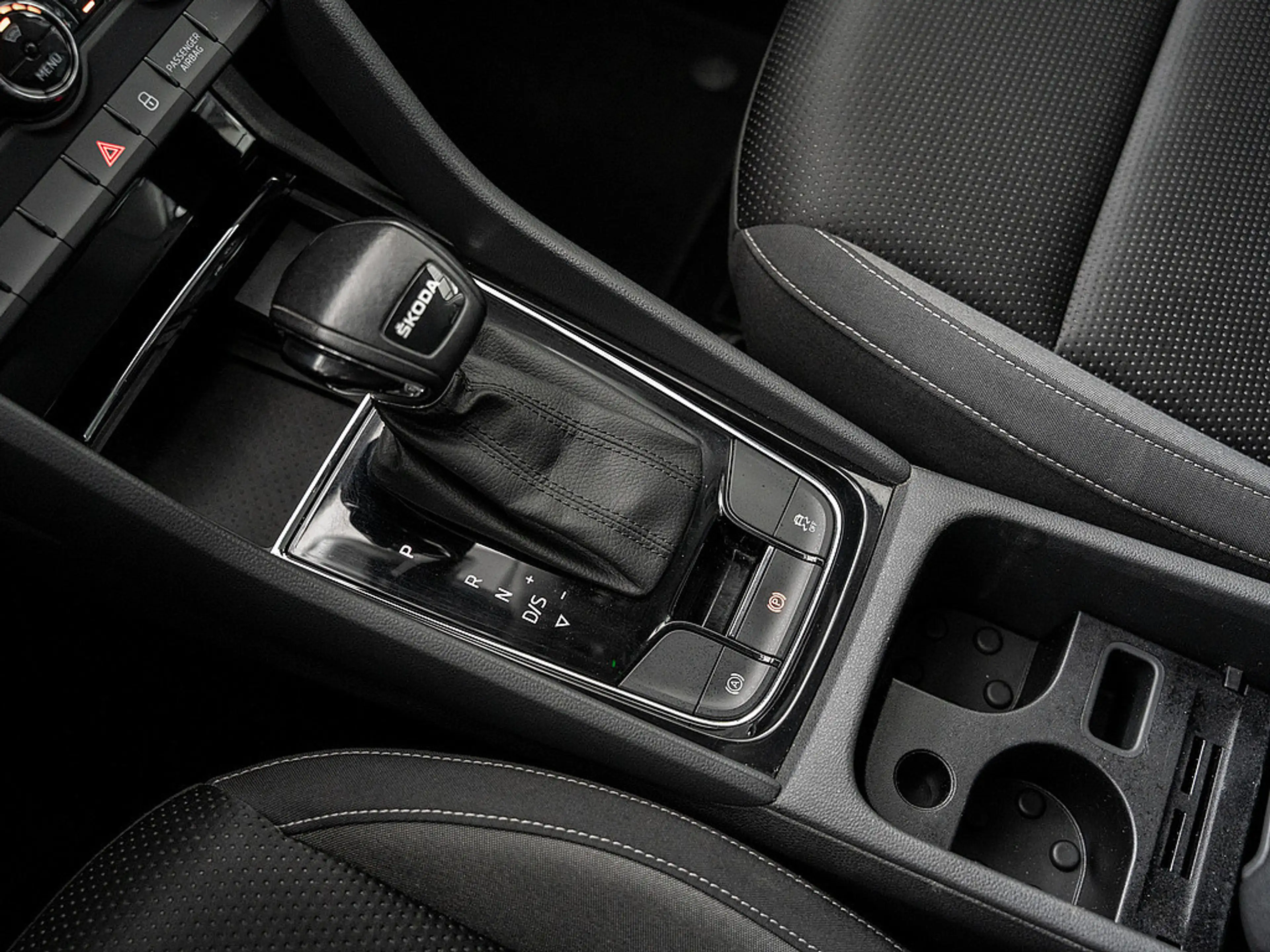 Skoda Karoq 1.5 TSI Tour DSG ACC Navi PDC SHZ DAB — photo 9
