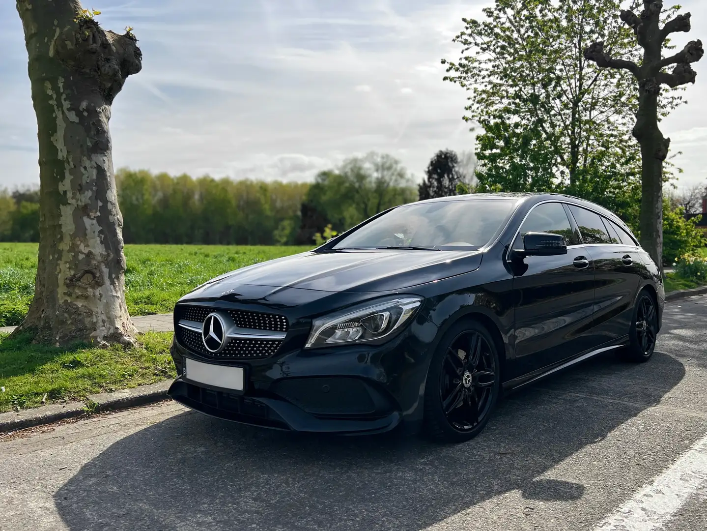 Mercedes-Benz CLA 180 CLA Shooting Brake 180 7G-DCT AMG Line Noir - 1