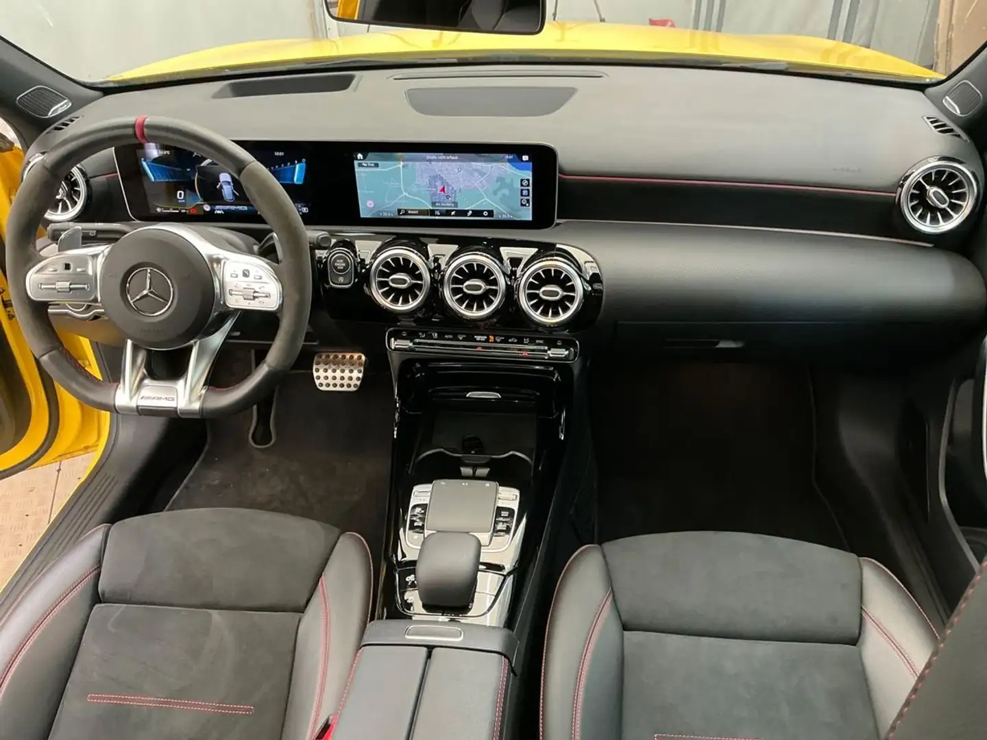 Mercedes-Benz A 35 AMG AMG A 35 4Matic AMG Speedshift DCT 7G Żółty - 1