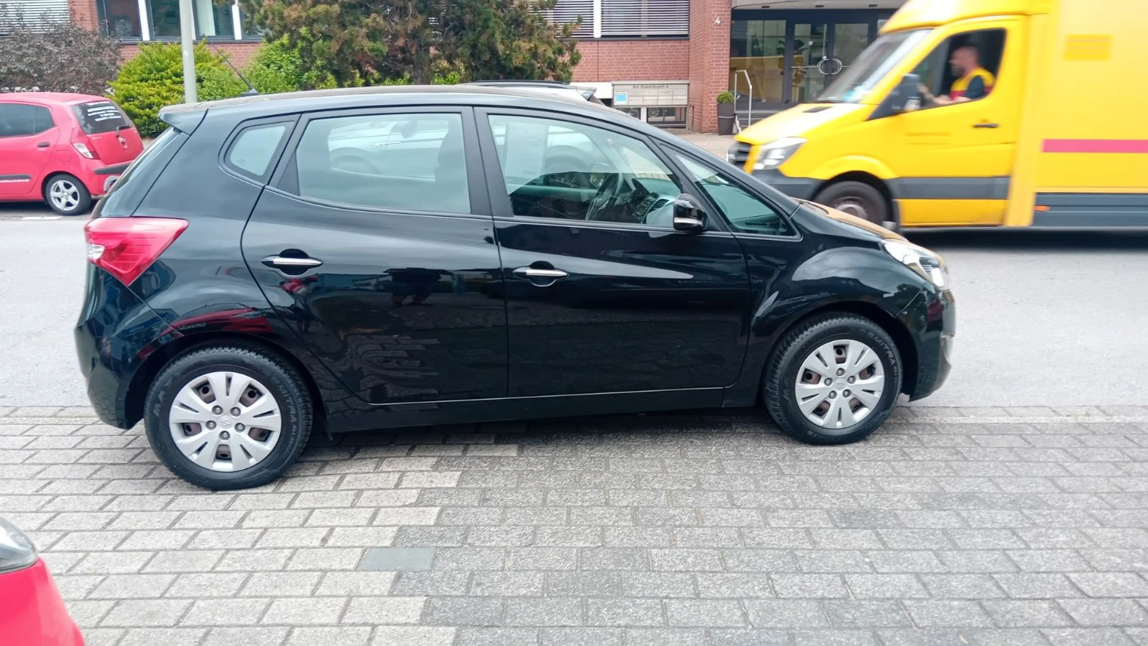 Hyundai iX20 5 Star Edition "Klima,SHZG,PDC hint." — photo 12