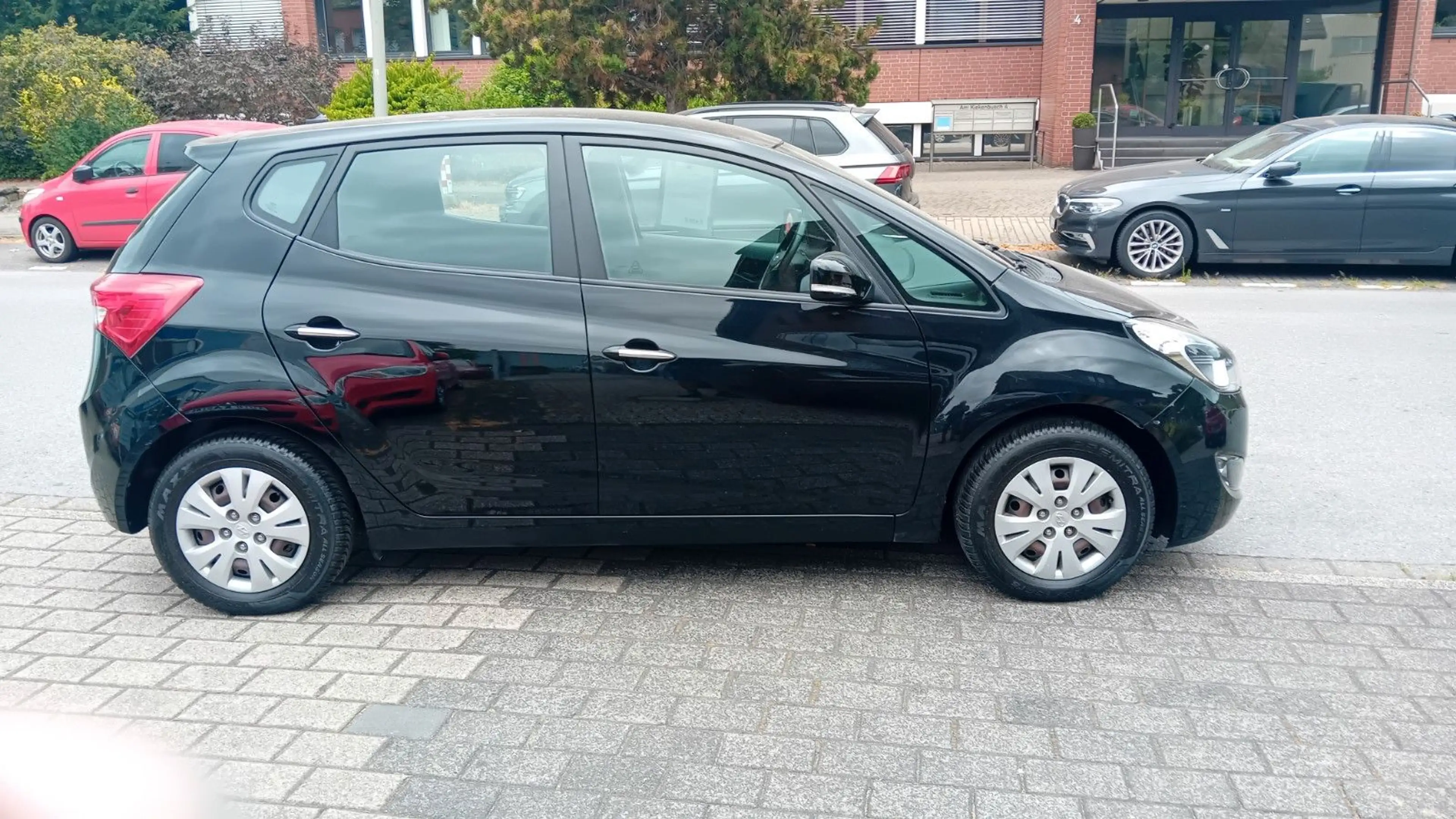 Hyundai iX20 5 Star Edition "Klima,SHZG,PDC hint." — photo 13