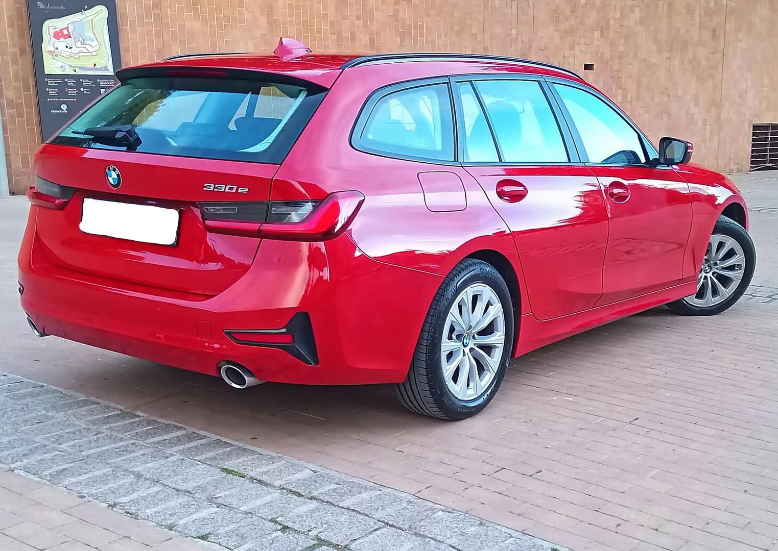 BMW 330 330e xDrive Touring - 2