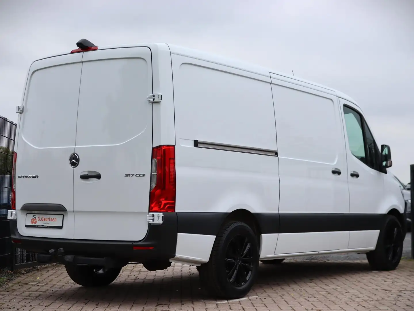 Mercedes-Benz Sprinter 317CDI L2H1 170PK, Leder, 3 Persoons, Automaat, MB Blanc - 2