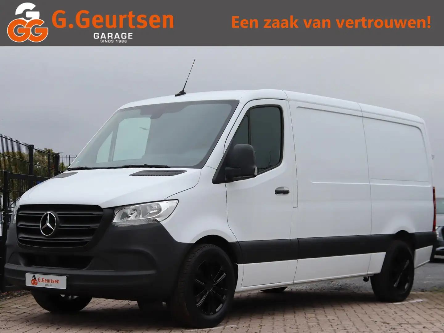 Mercedes-Benz Sprinter 317CDI L2H1 170PK, Leder, 3 Persoons, Automaat, MB Blanc - 1