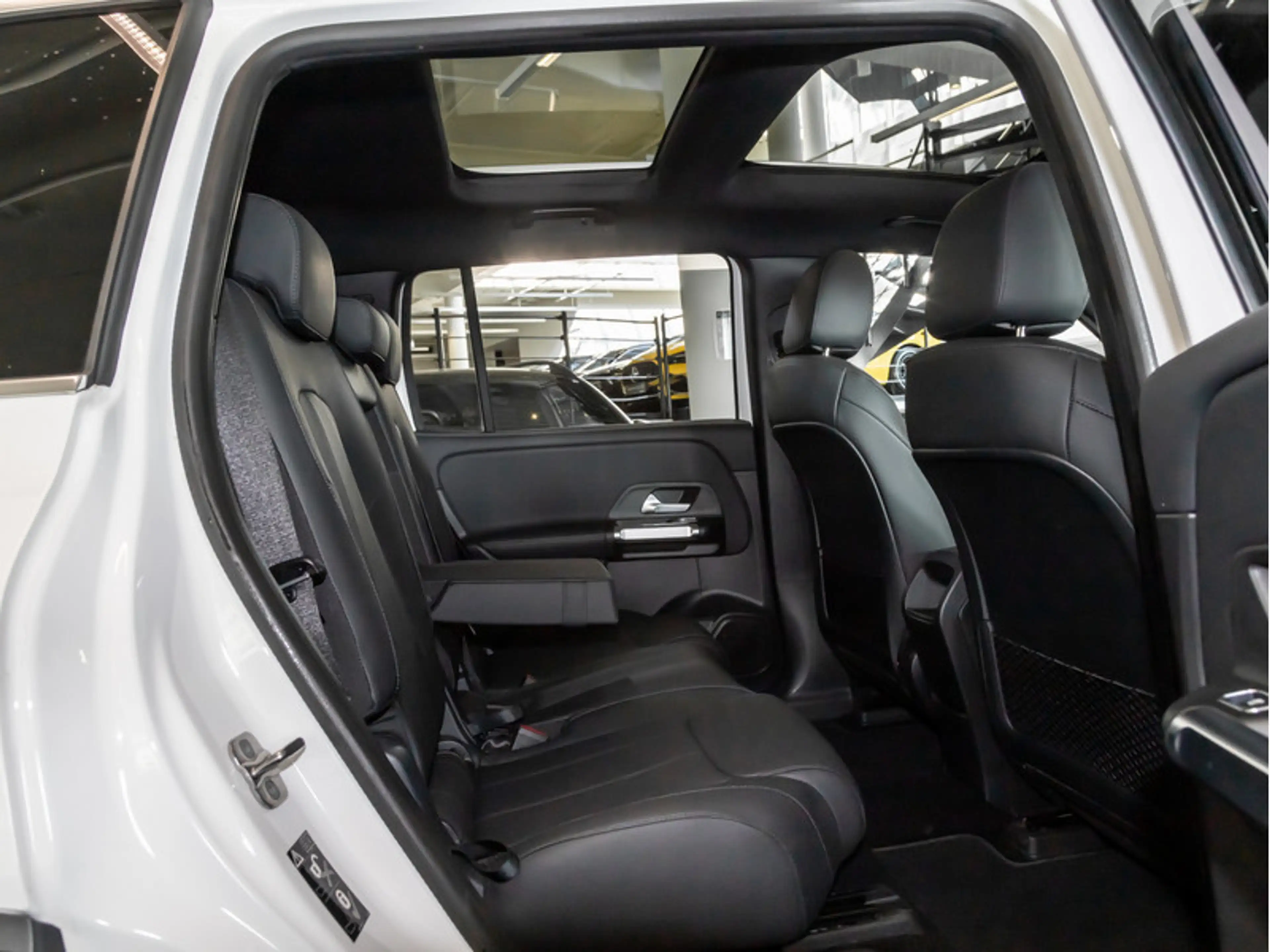 Mercedes-Benz EQB 300 4M Progressive/LED/360/Pano/Distr/Totw — photo 10