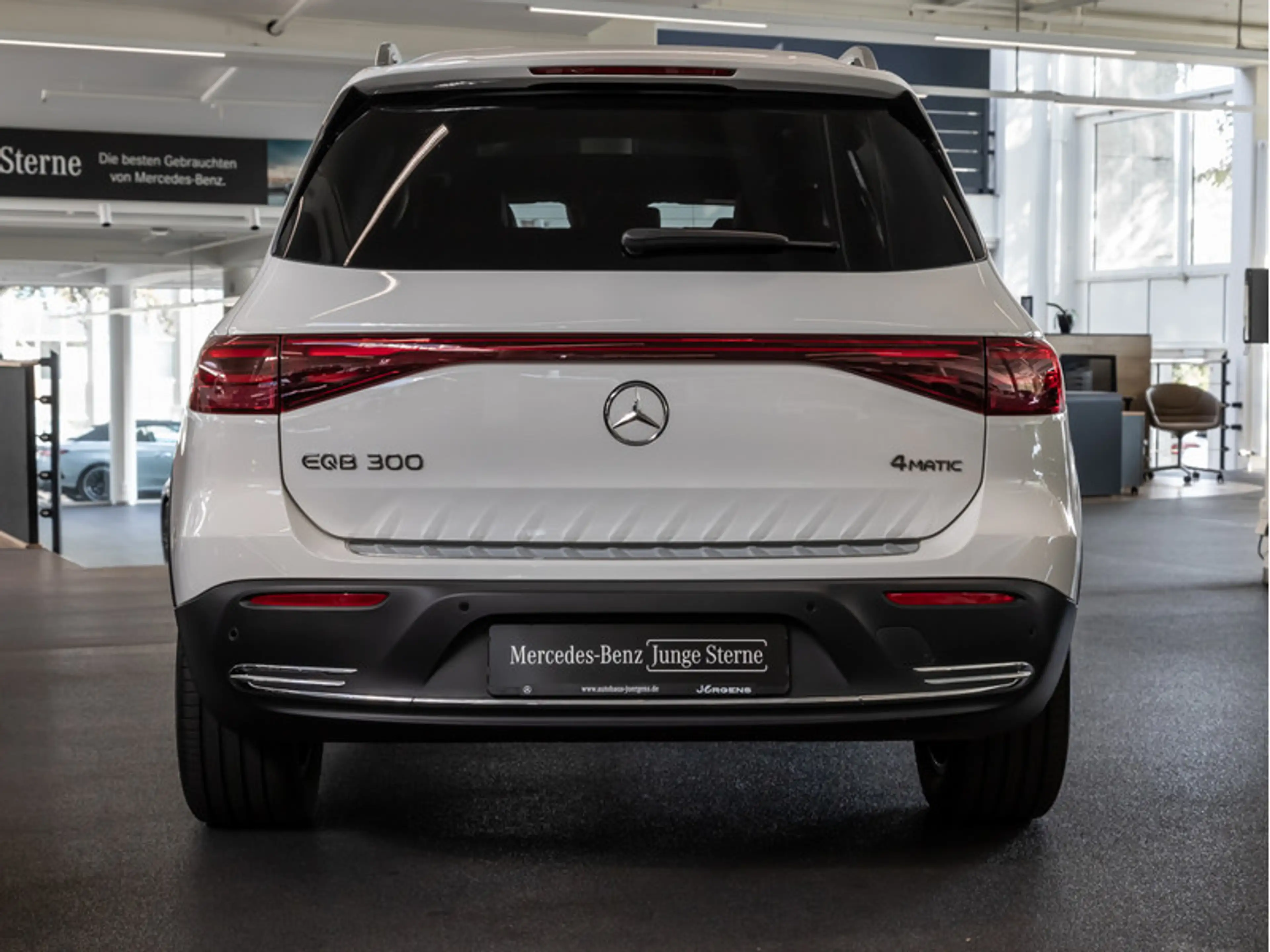 Mercedes-Benz EQB 300 4M Progressive/LED/360/Pano/Distr/Totw — photo 5