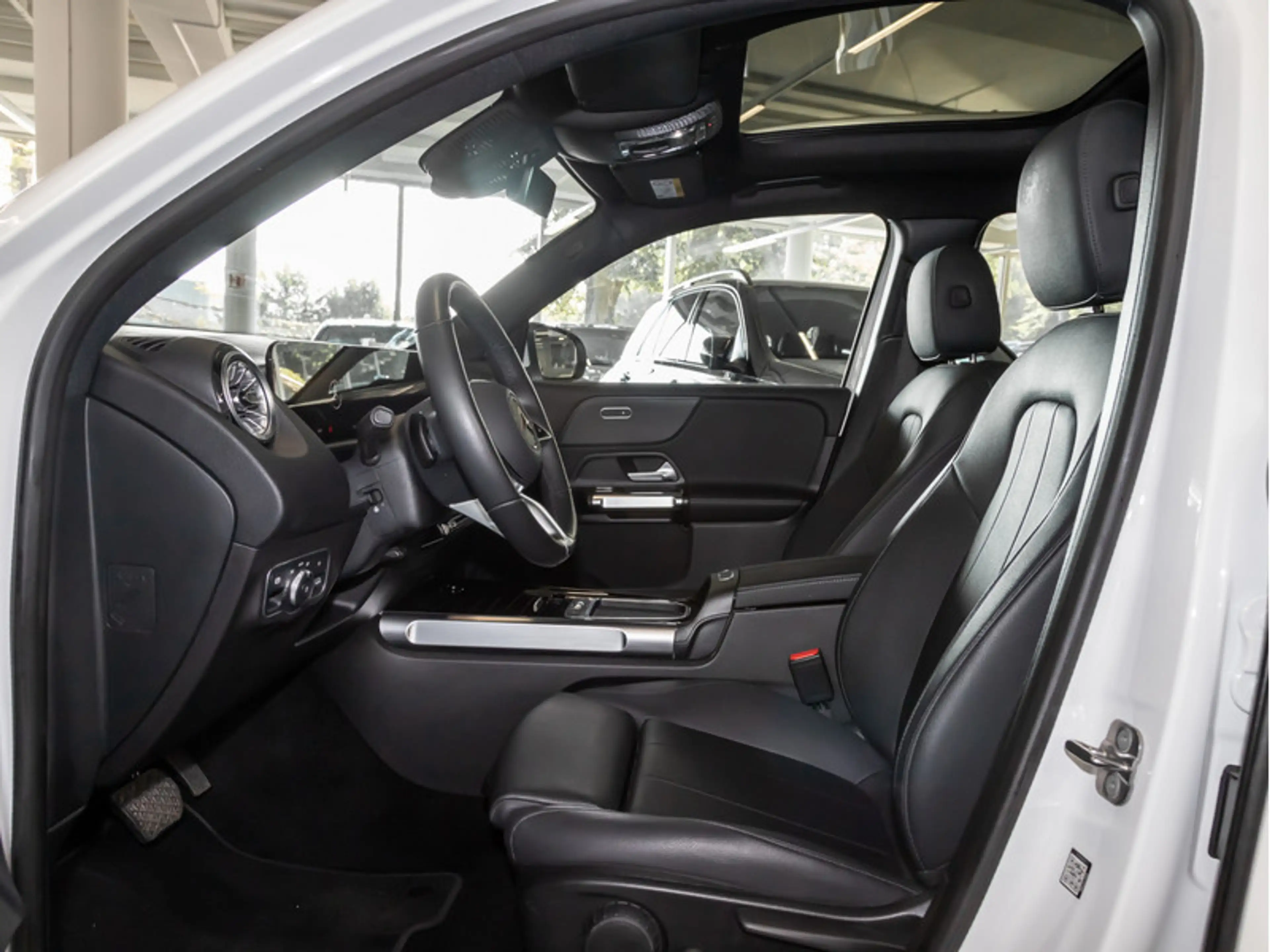 Mercedes-Benz EQB 300 4M Progressive/LED/360/Pano/Distr/Totw — photo 13