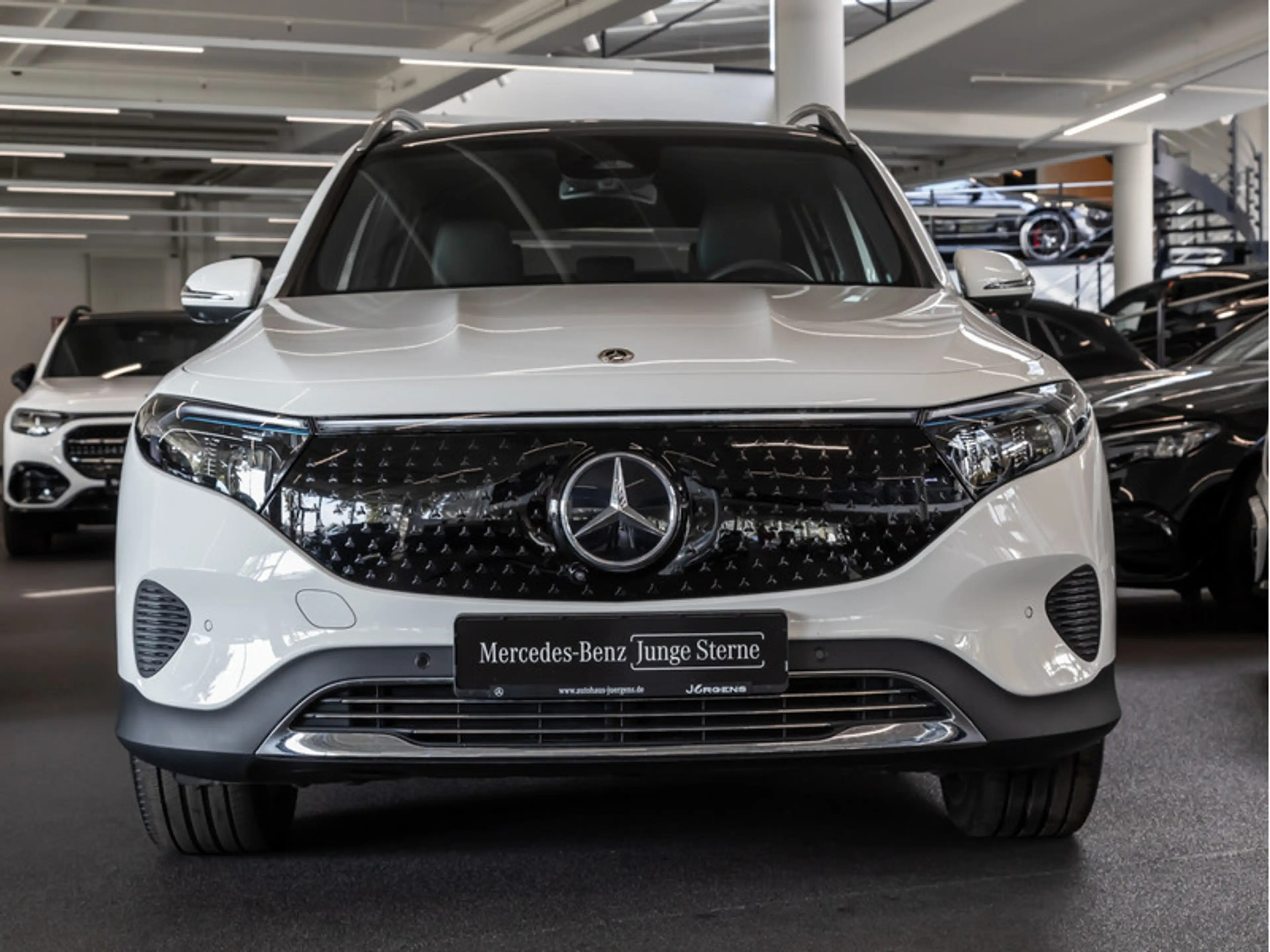 Mercedes-Benz EQB 300 4M Progressive/LED/360/Pano/Distr/Totw — photo 3
