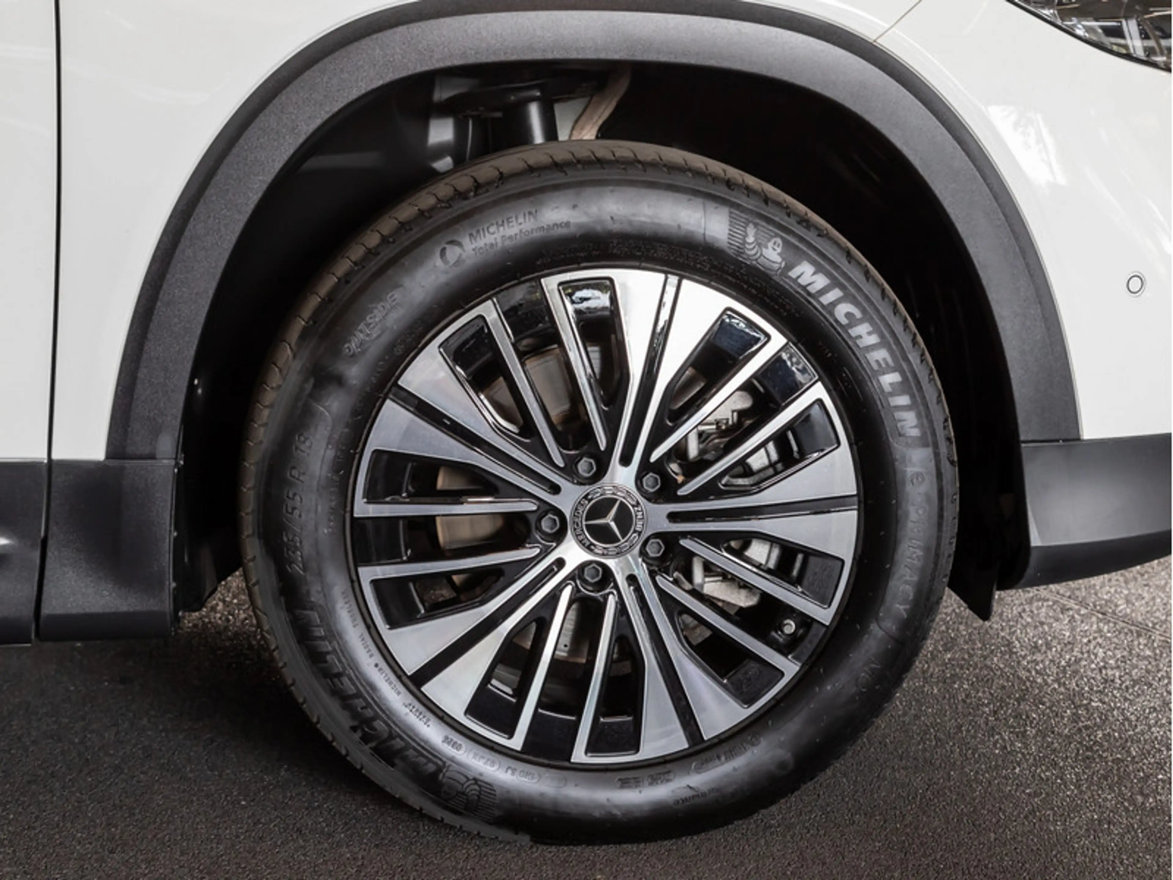 Mercedes-Benz EQB 300 4M Progressive/LED/360/Pano/Distr/Totw — photo 8