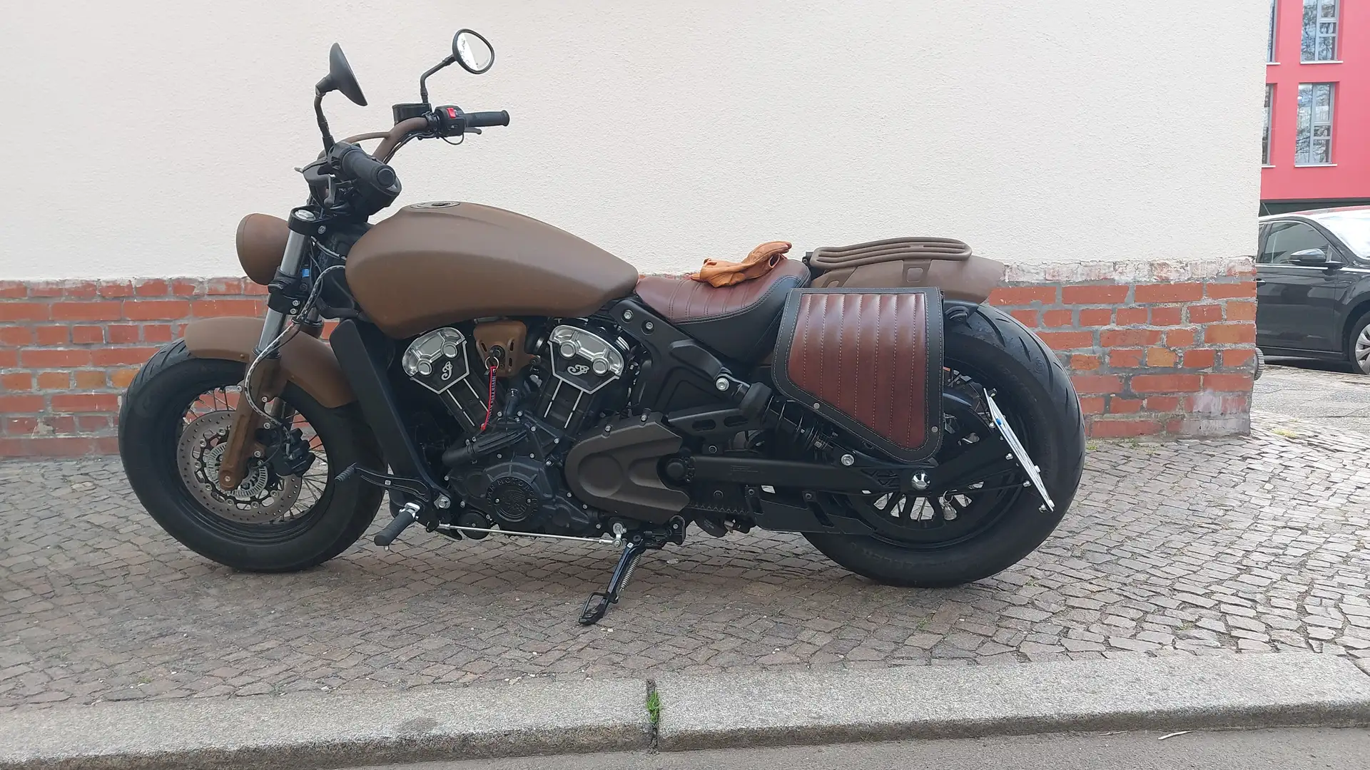 Indian Scout Bober Custombike Marrón - 1