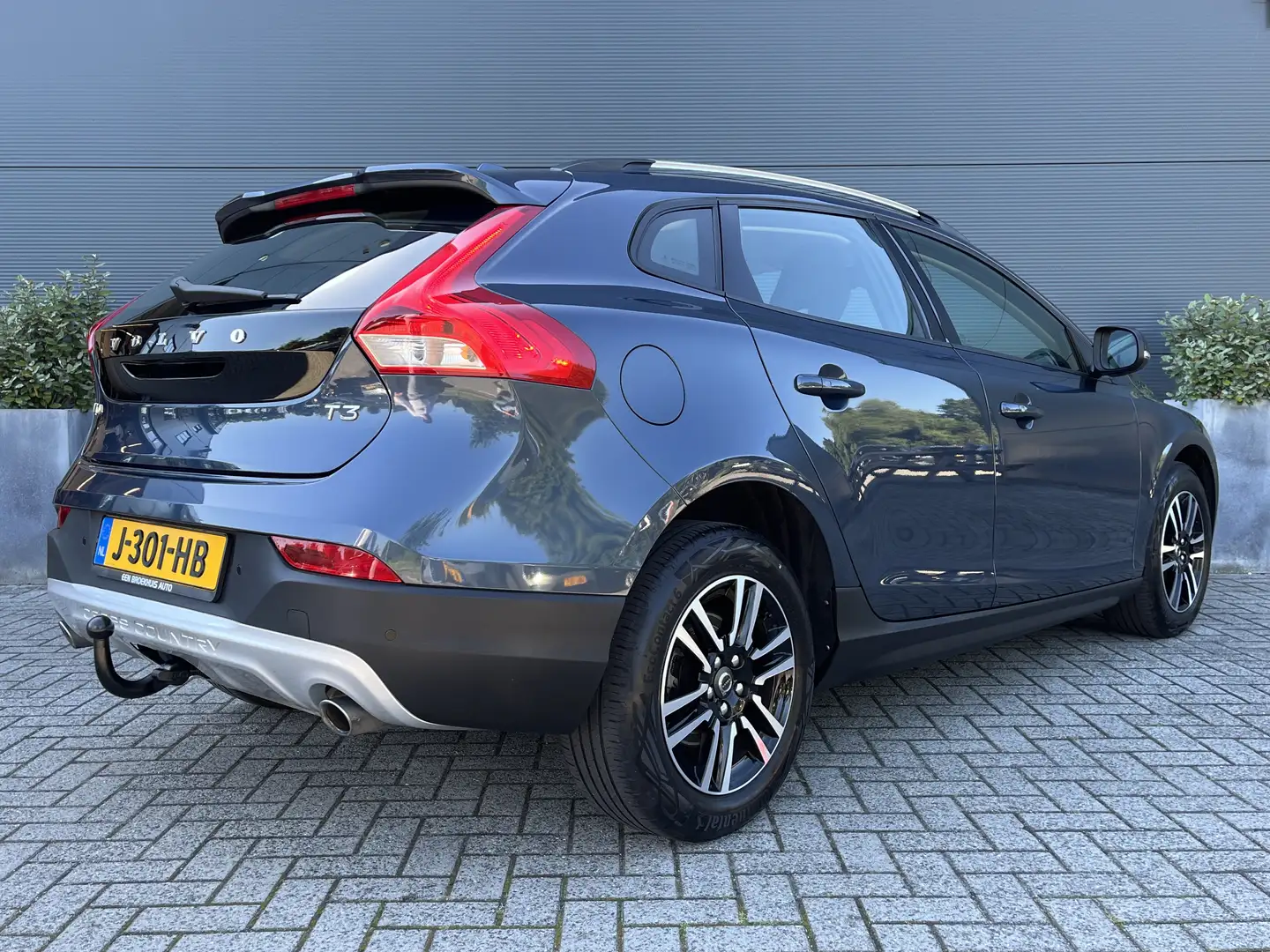 Volvo V40 Cross Country 1.5 T3 | Achterbank verwarmd | Airco (automatisch) Blauw - 2