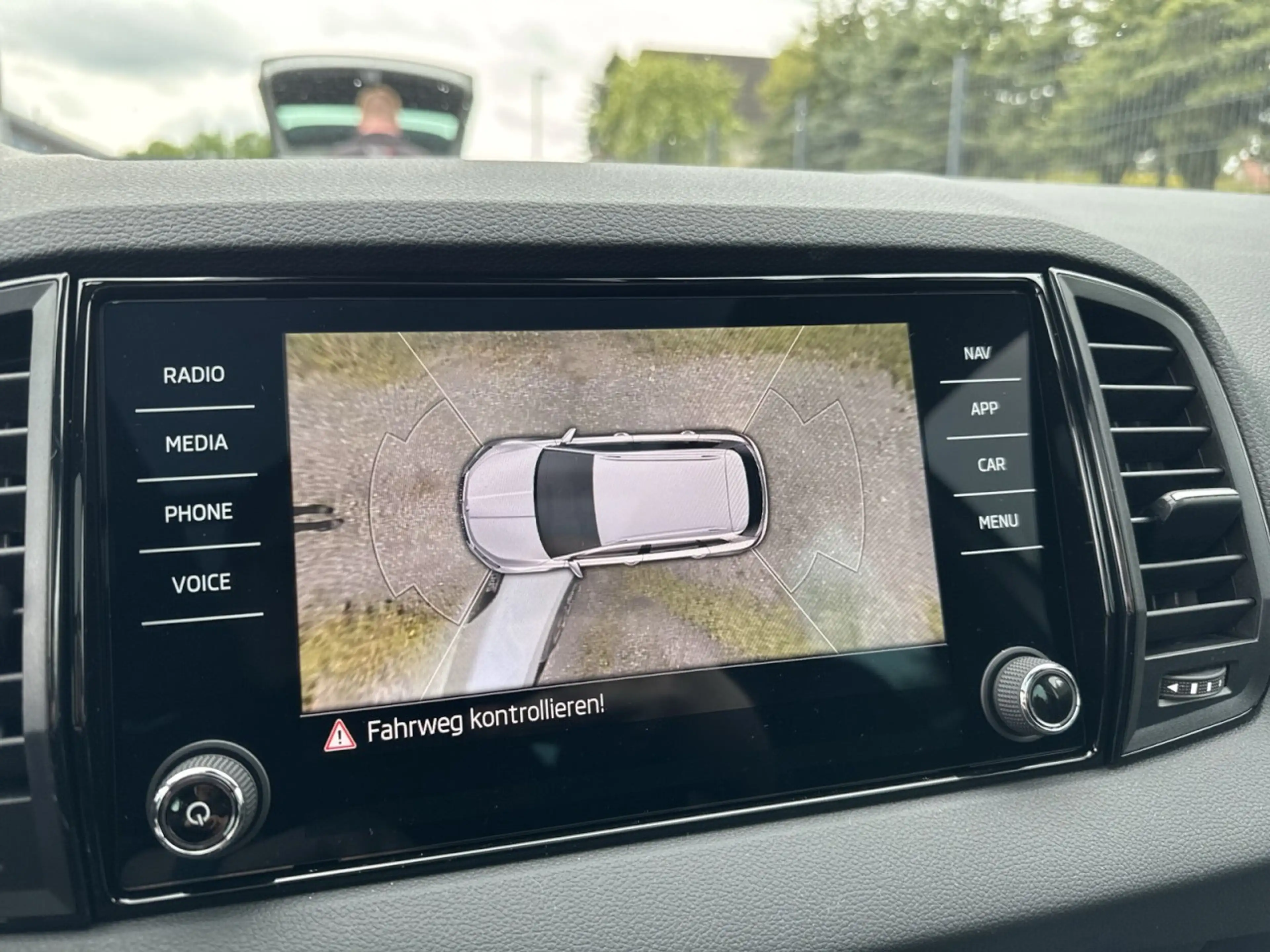 Skoda Karoq SPORTLINE 2.0TSI DSG4x4+AHK+PANO+LEDER+DCC Klima — photo 14