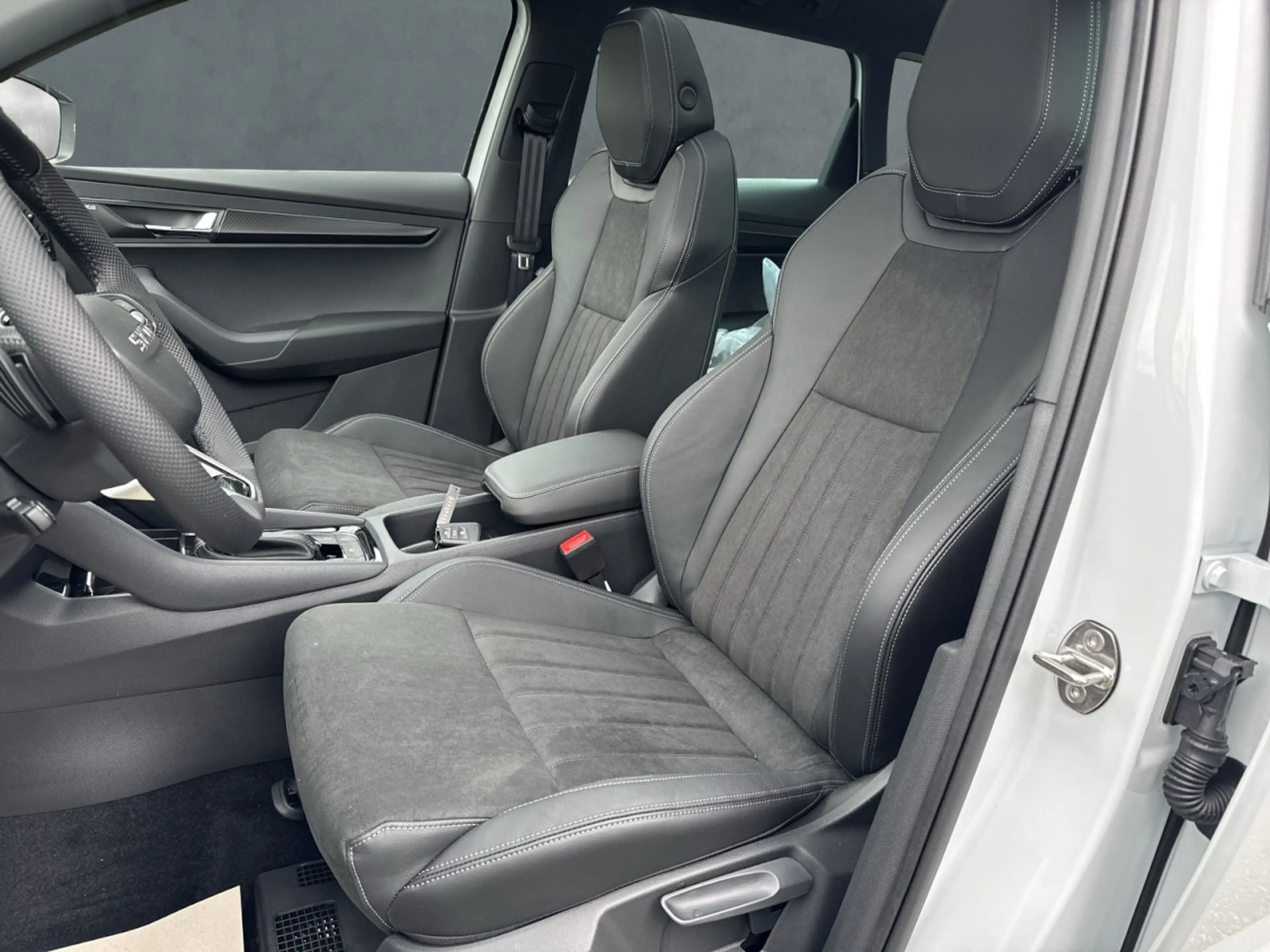 Skoda Karoq SPORTLINE 2.0TSI DSG4x4+AHK+PANO+LEDER+DCC Klima — photo 4