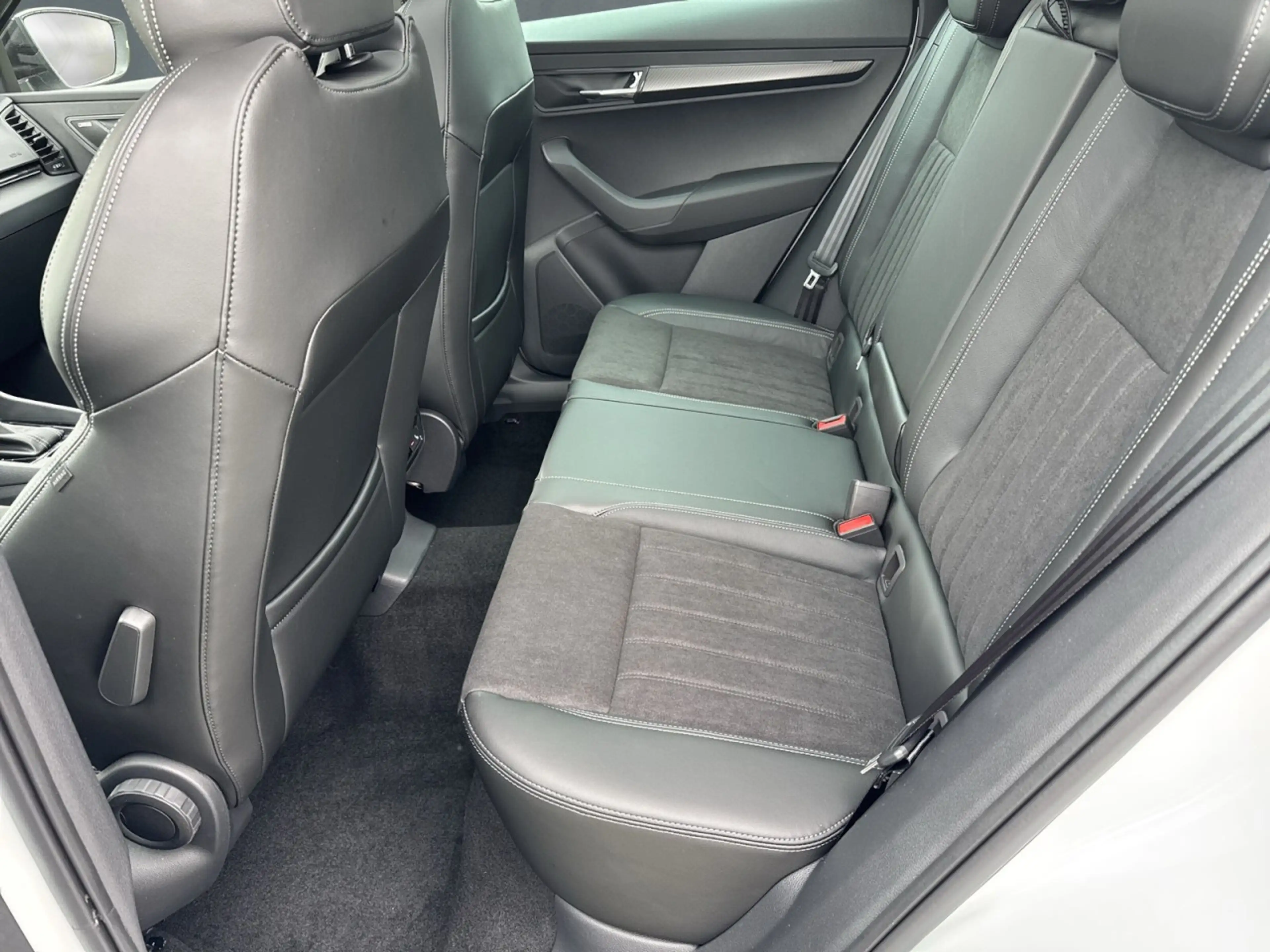 Skoda Karoq SPORTLINE 2.0TSI DSG4x4+AHK+PANO+LEDER+DCC Klima — photo 8