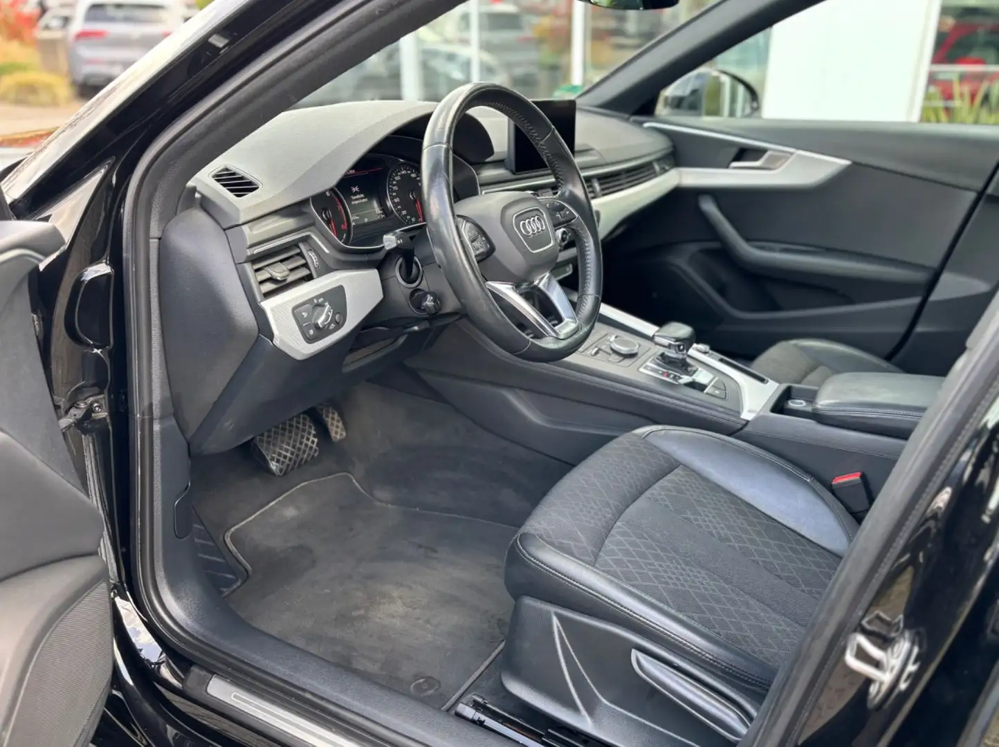 Audi A4 Avant design ultra Noir - 2