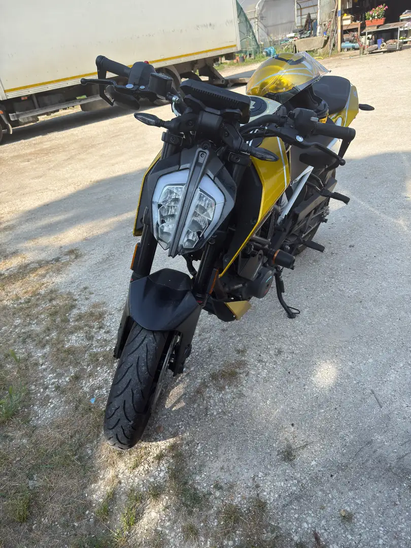 KTM 390 Duke Bílá - 1