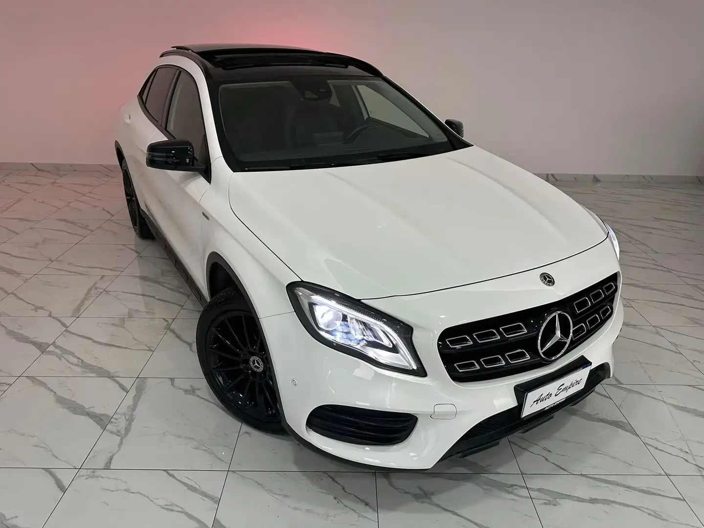 Mercedes-Benz GLA 200 d Premium Amg Wit - 1