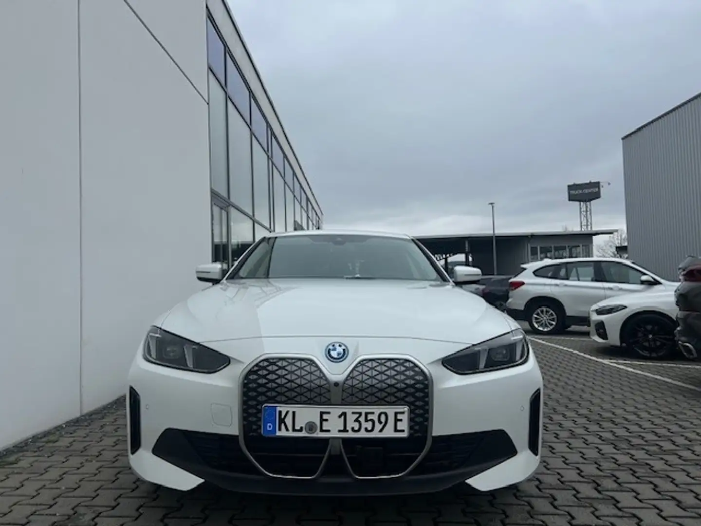 BMW i4 eDrive35 Gran Coupe AHK-klappbar AHK Navi Digitale Weiß - 2