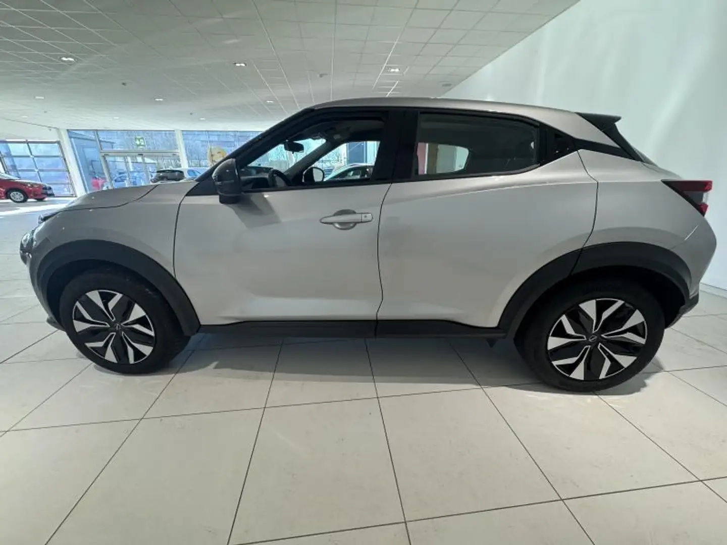 Nissan Juke DIG-T 114 ACENTA Grijs - 2