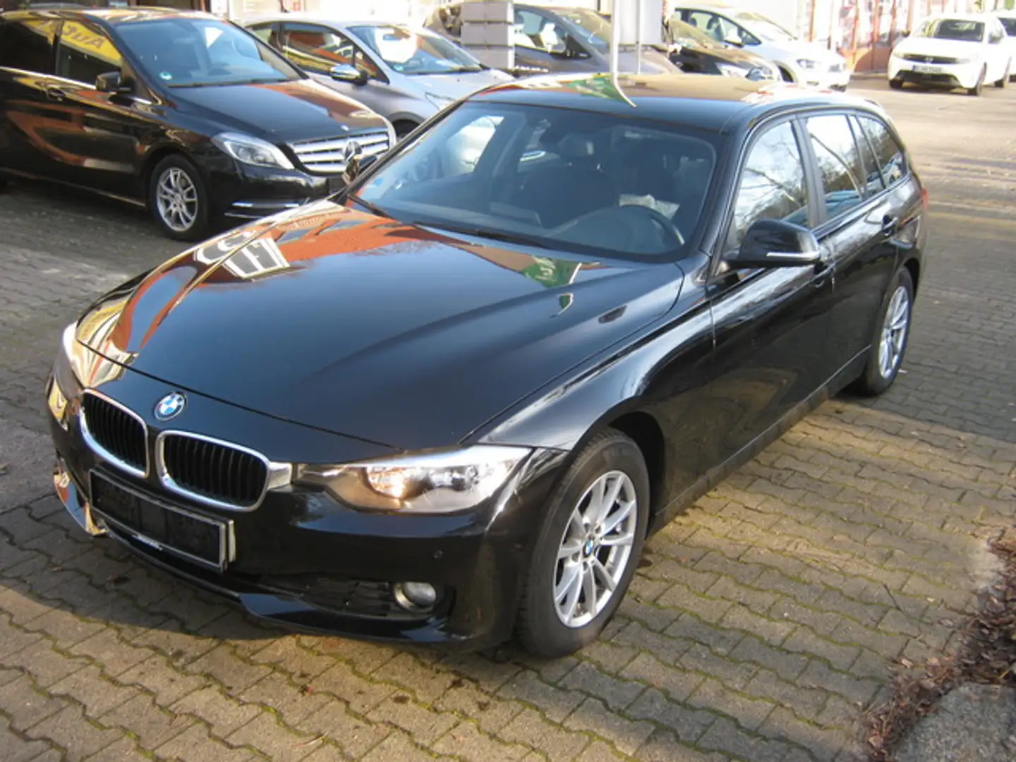 BMW 320 320d xDrive Allrad/Klimaautom./PDC/AHK/SHZ Schwarz - 1