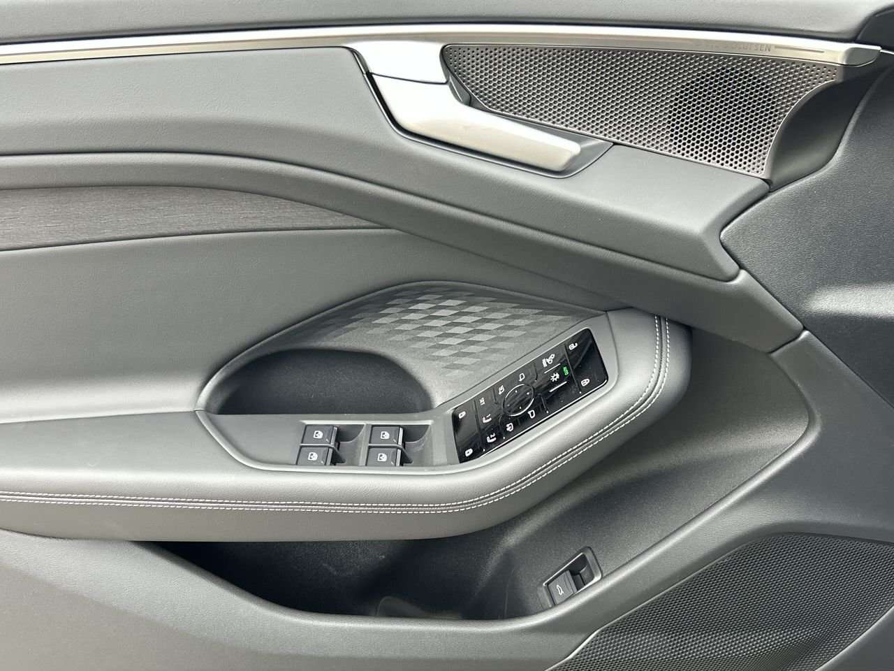 2026 Audi A6 TFSI quattro Technik WHERE TIMELESS DESIGN MEETS M thumb 21