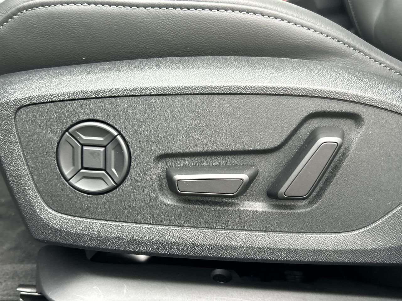 2026 Audi A6 TFSI quattro Technik WHERE TIMELESS DESIGN MEETS M thumb 20