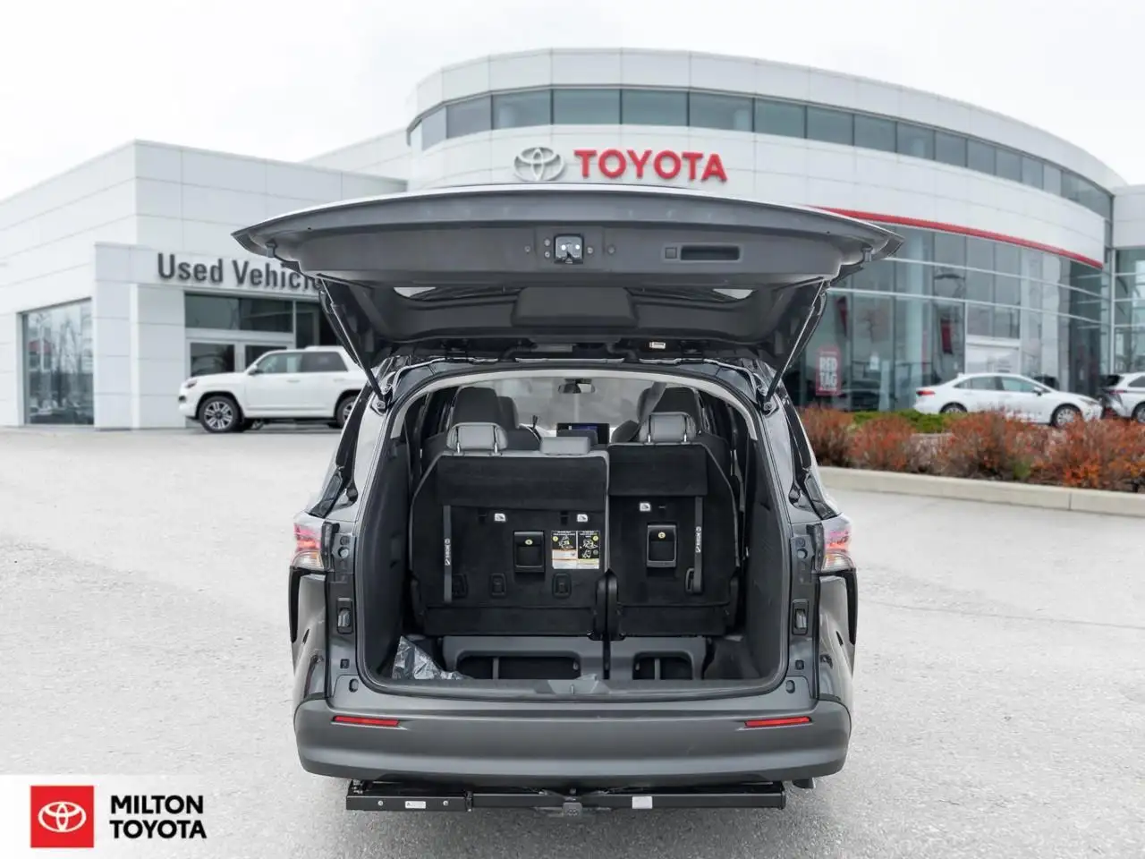 Toyota Sienna снимка Toyota Sienna