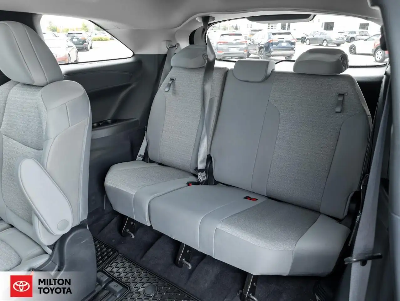 Toyota Sienna снимка Toyota Sienna