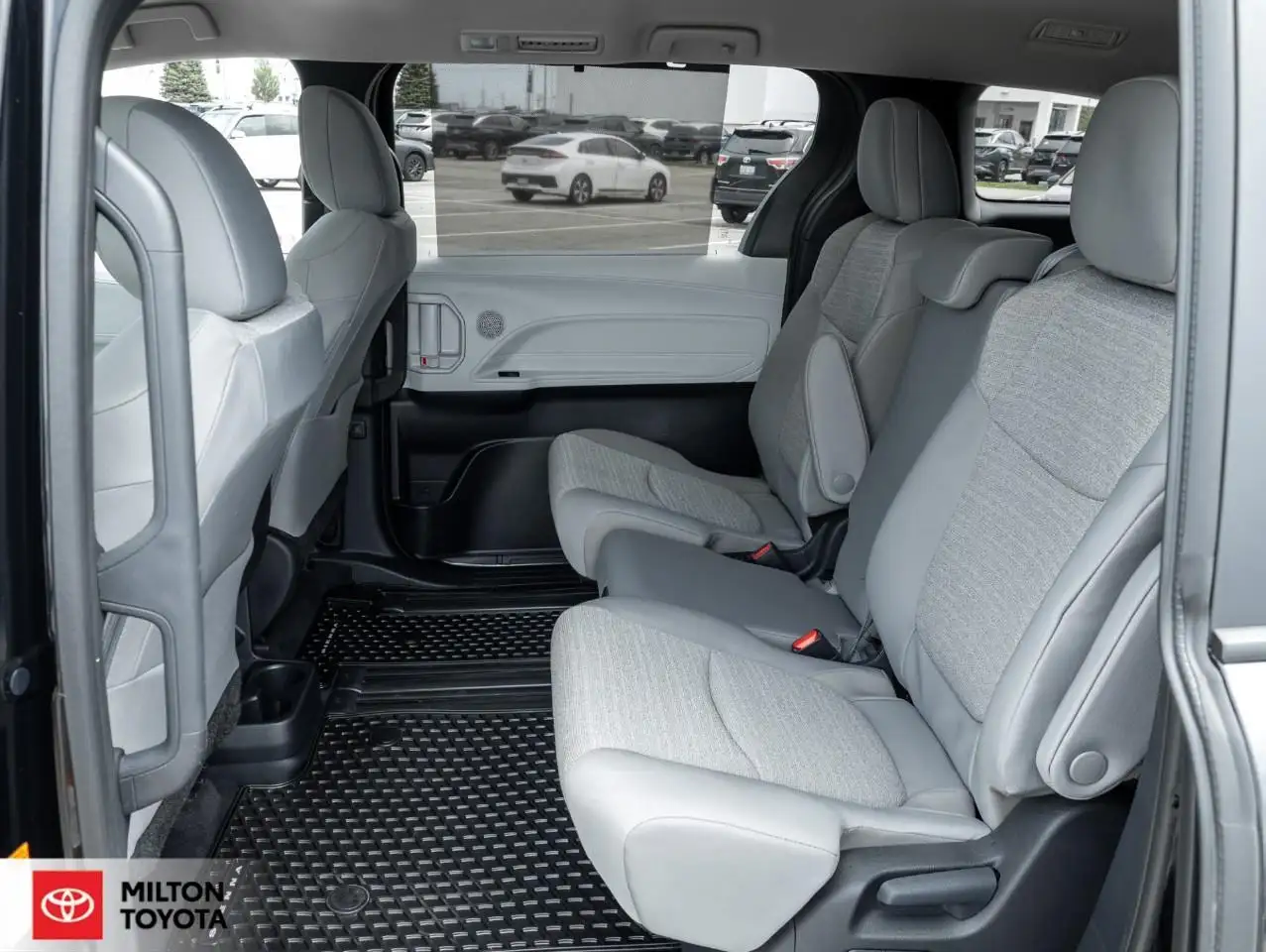 Toyota Sienna снимка Toyota Sienna