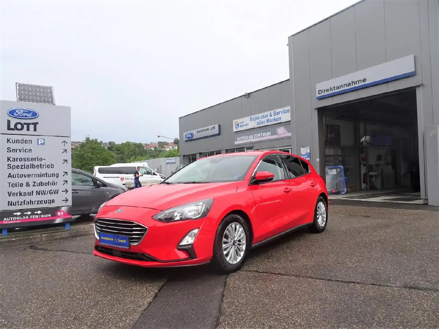 Ford Focus Lim. Titanium *AHK*NAVI*TEMPO*KLIMA*KEYFRE Rot - 2