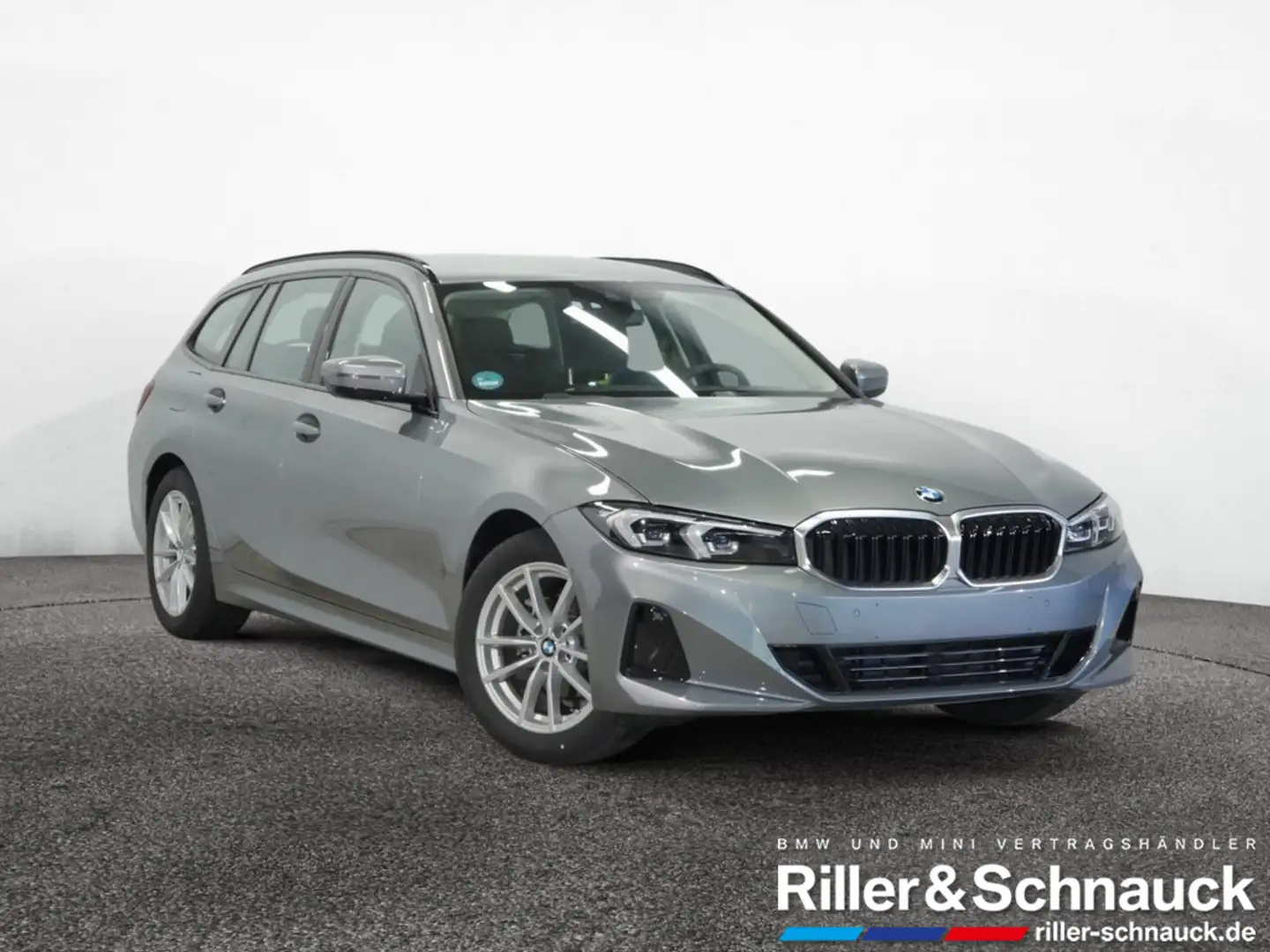 BMW 318 i Touring AHK+KAM+LED+NAVI+SHZG Grau - 2