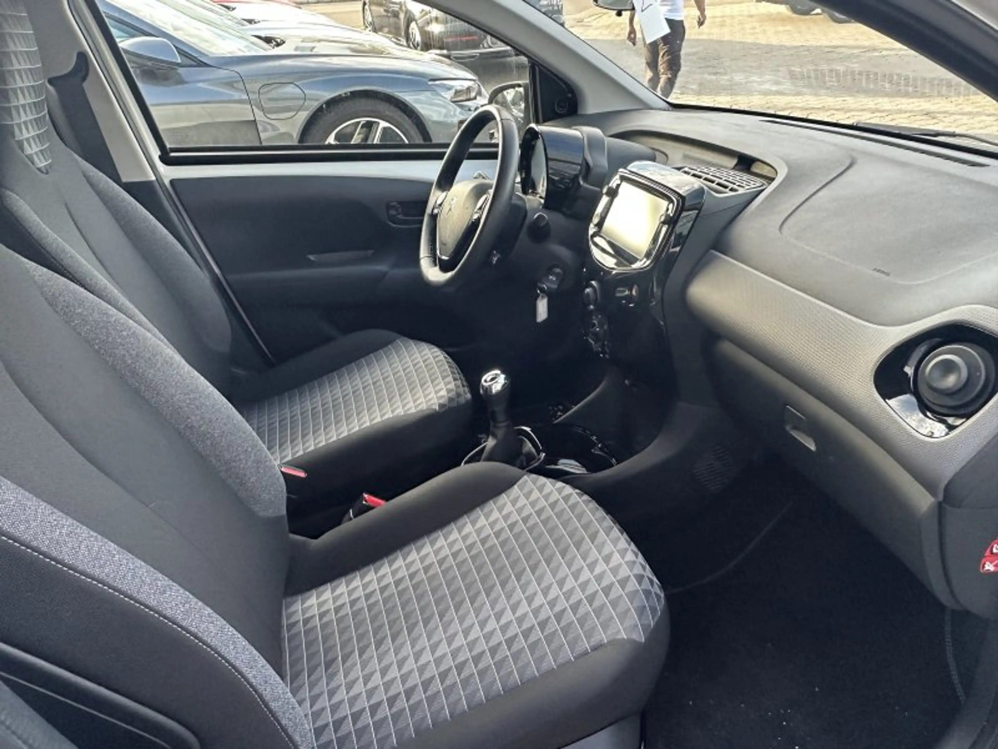 Peugeot 108 1.0 VTi Style Klima Parktronic 5-Türen — photo 8