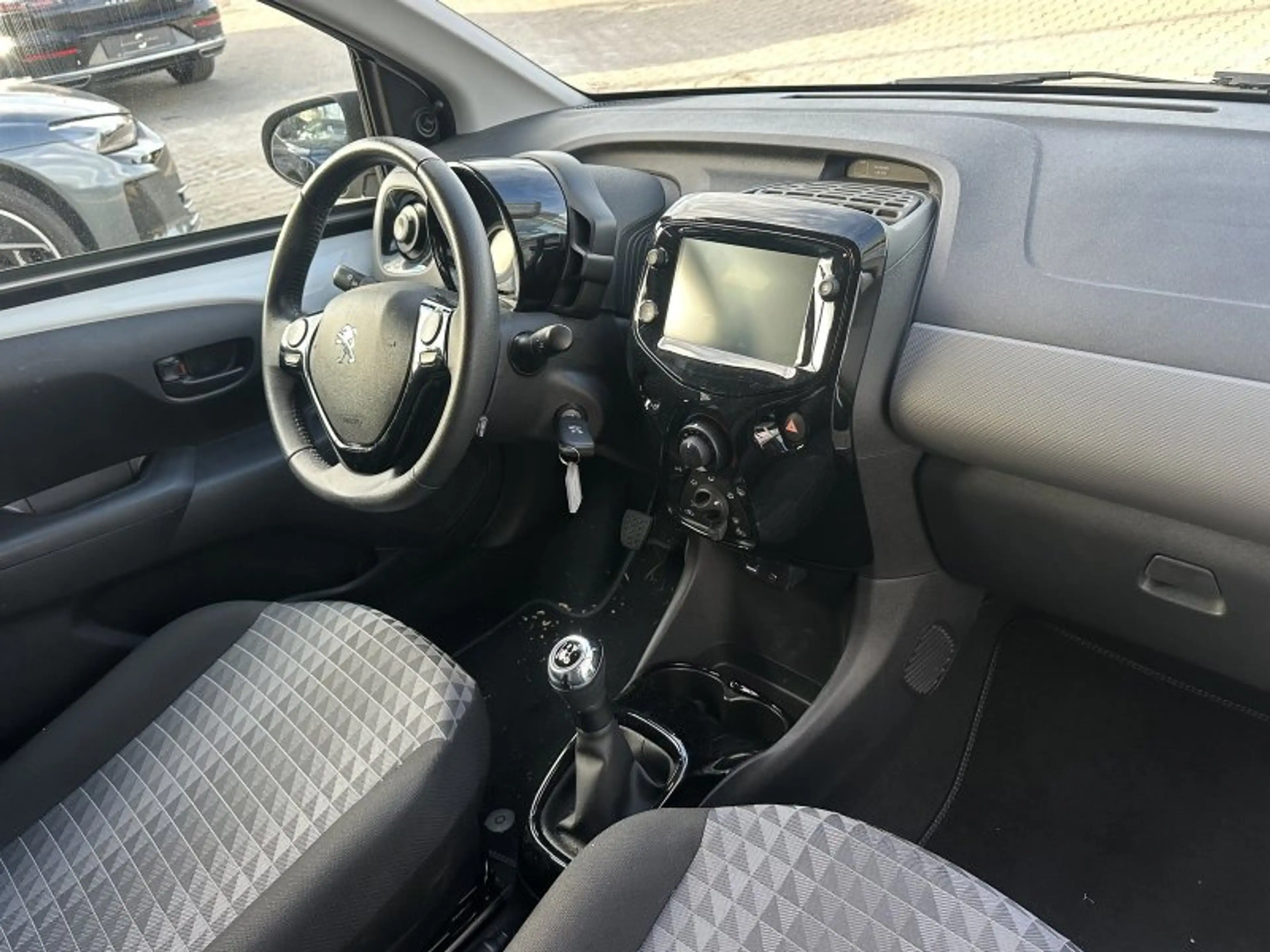 Peugeot 108 1.0 VTi Style Klima Parktronic 5-Türen — photo 9